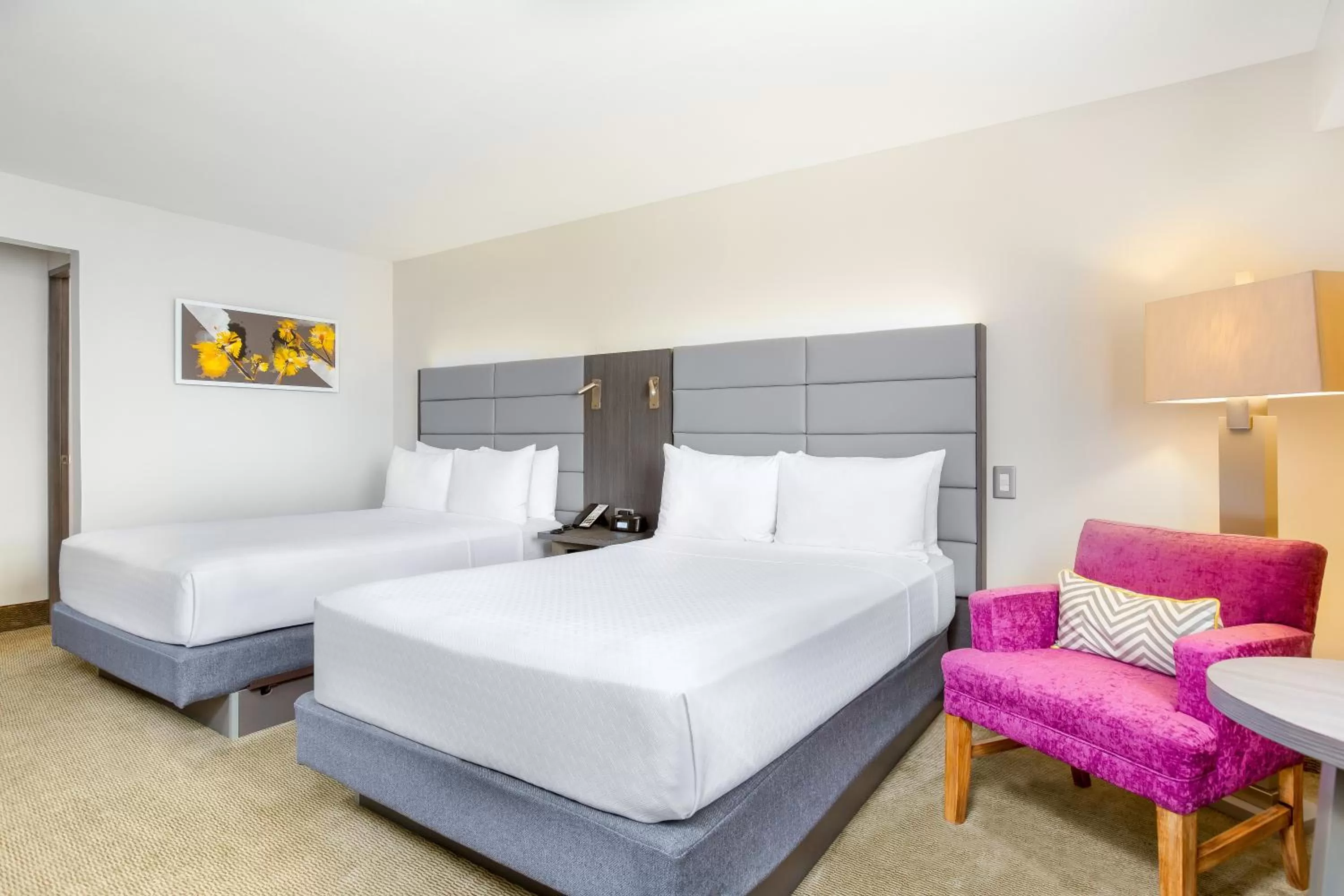 Photo of the whole room, Bed in Crowne Plaza San Jose La Sabana by IHG