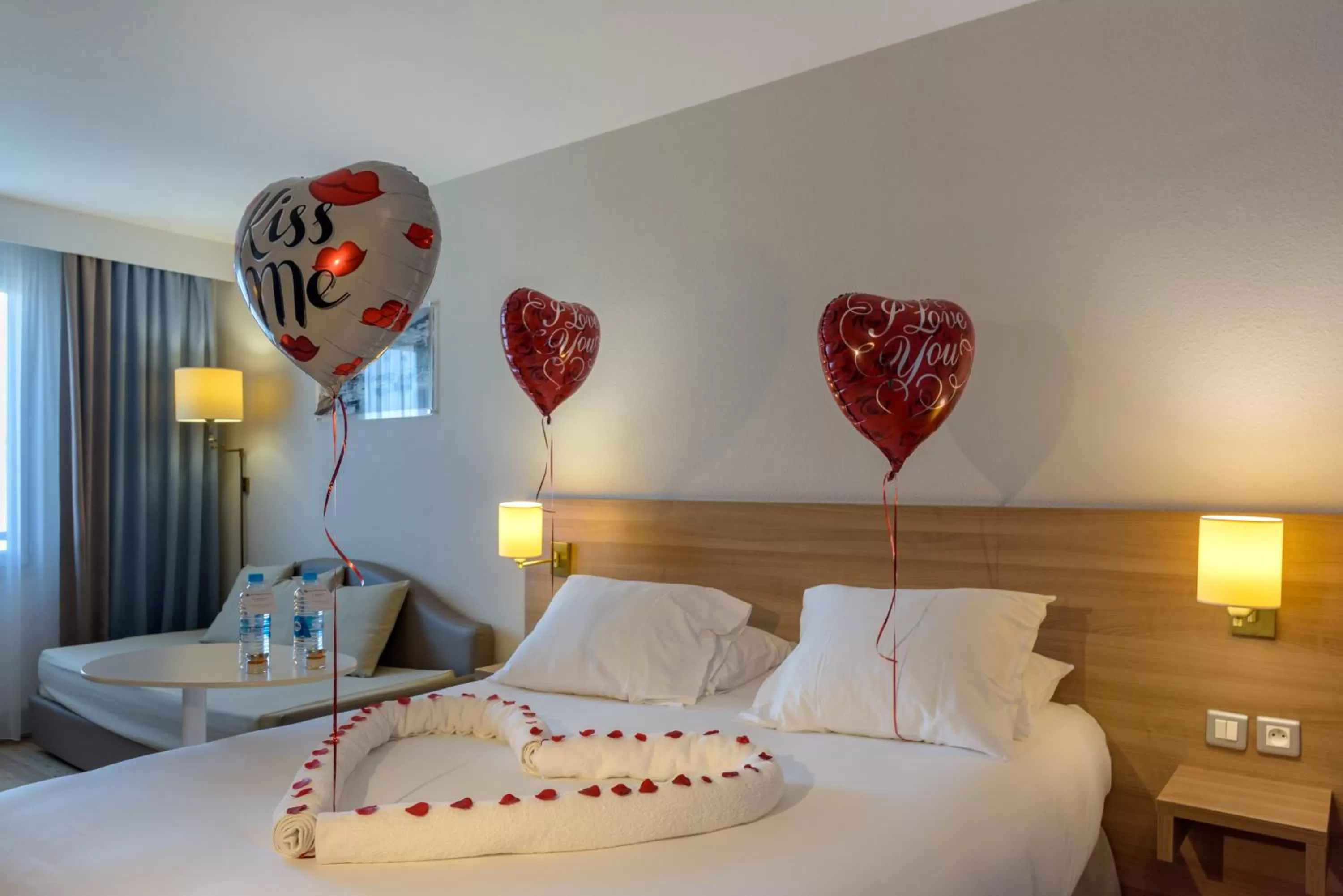 Decorative detail, Bed in Best Western Plus Ajaccio Amirauté