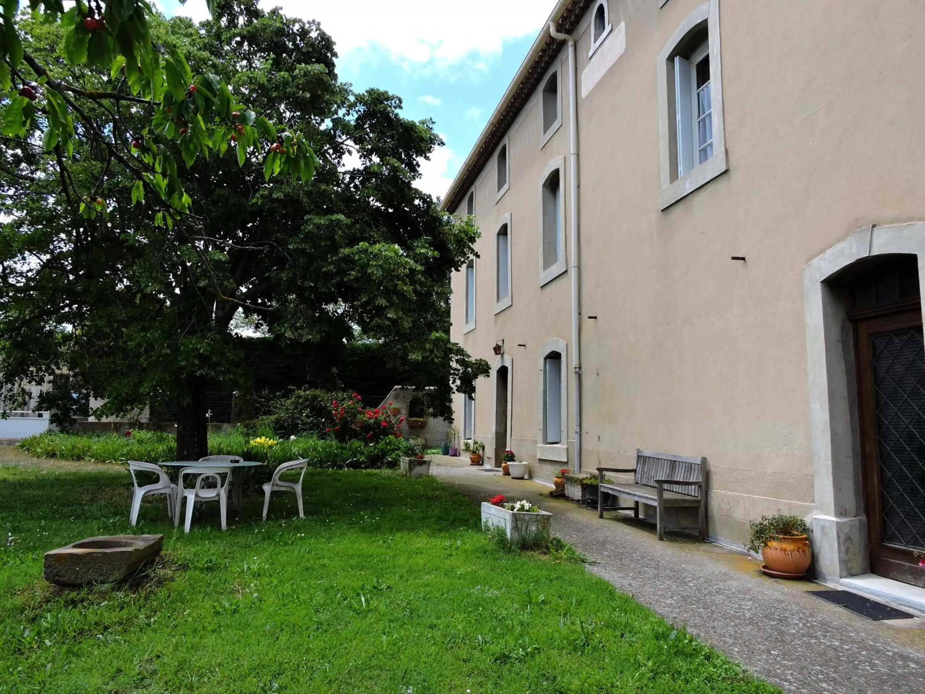 Property building in Domaine Saint-Louis
