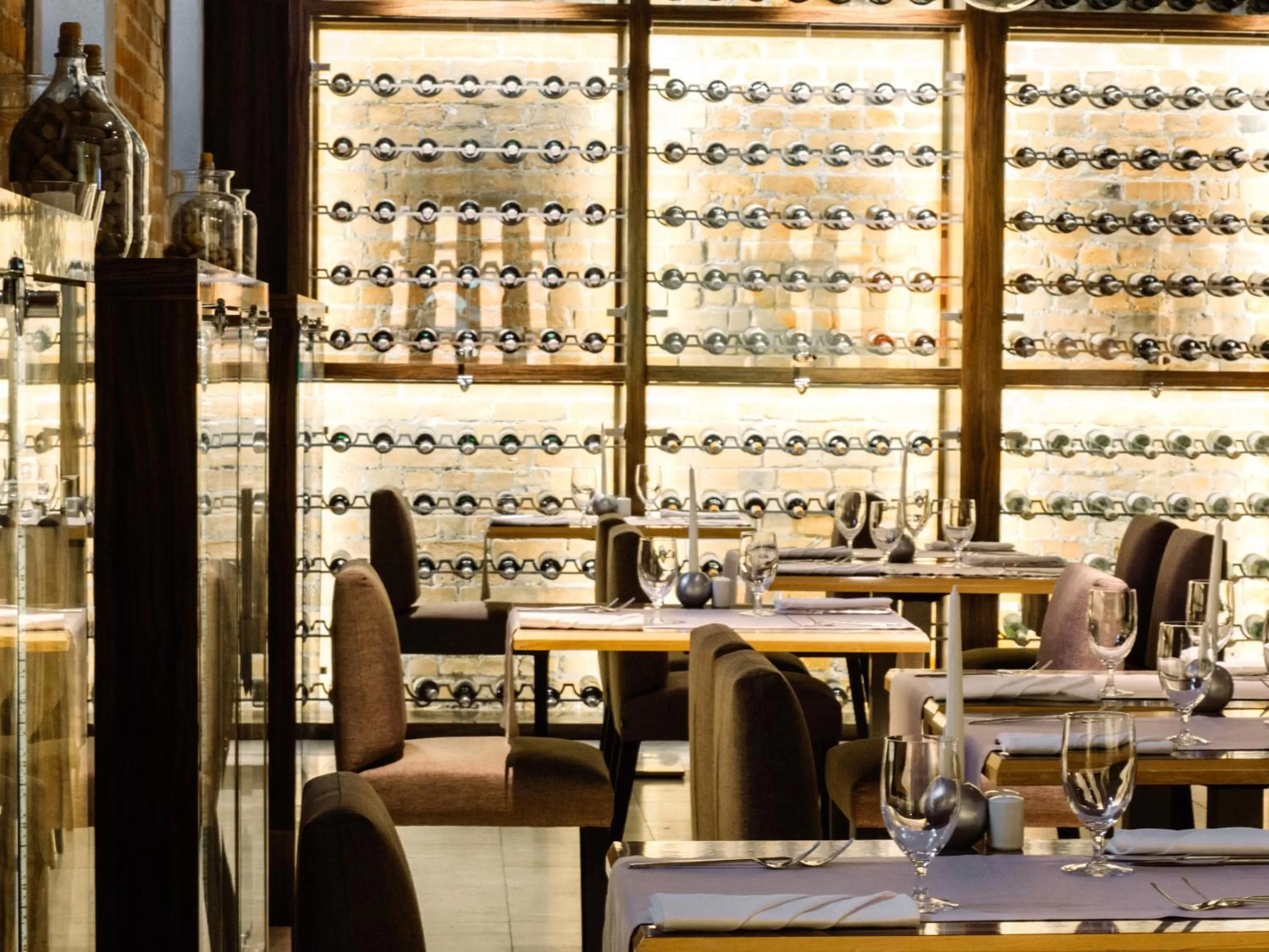 Restaurant/places to eat in Q Hotel Grand Cru Gdańsk