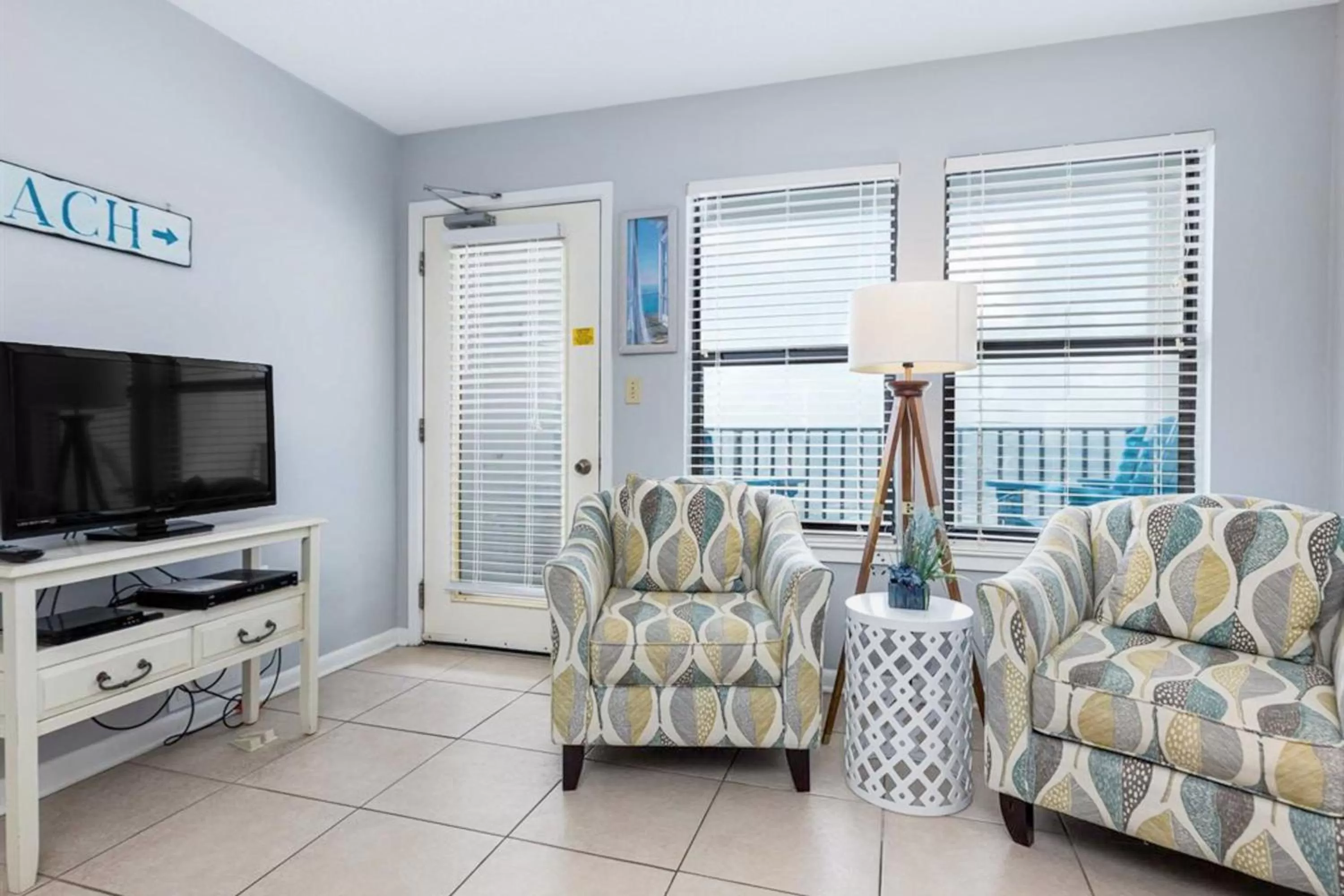 Seating Area in Island Sunrise II