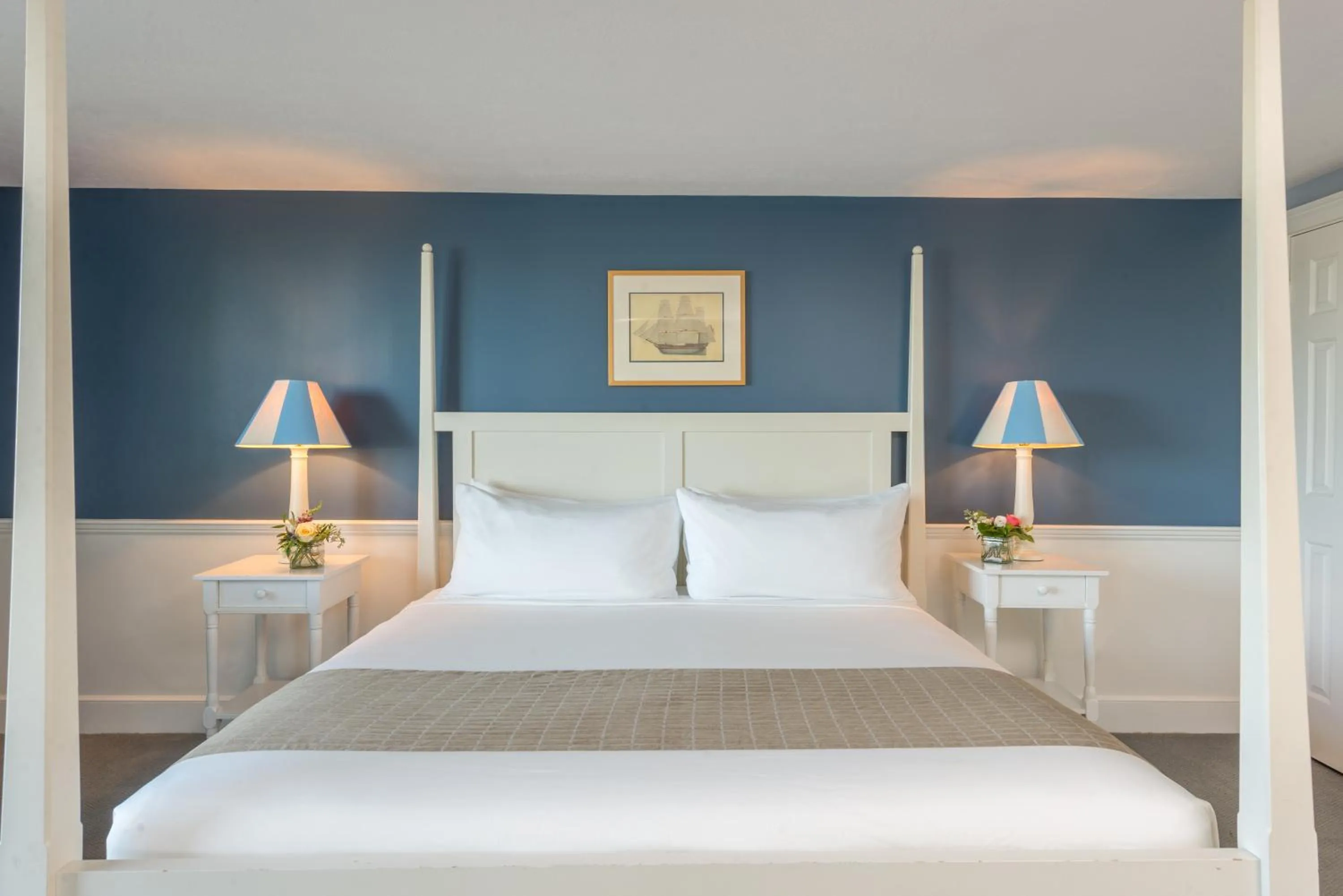 Bed in Breakwater Inn