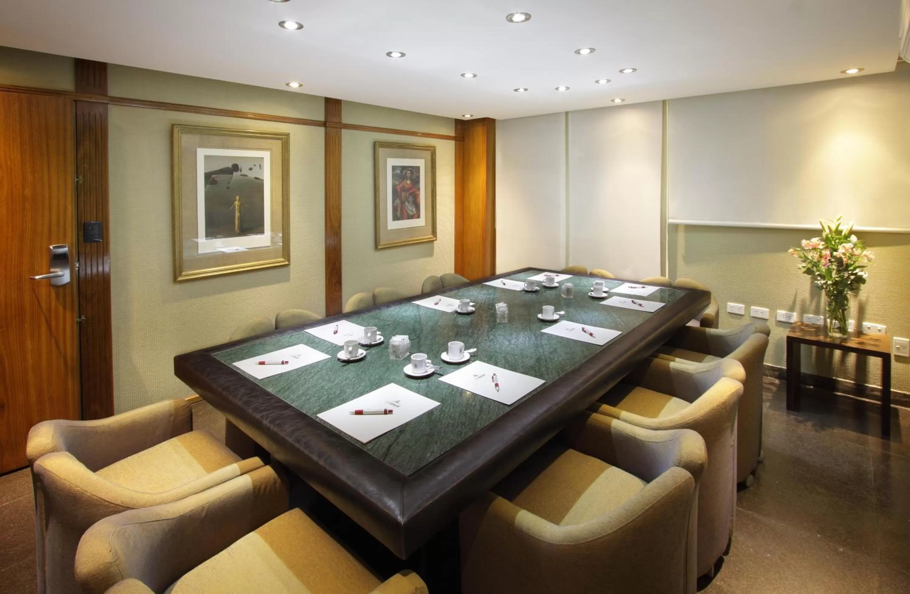 Business facilities in Hotel Impala