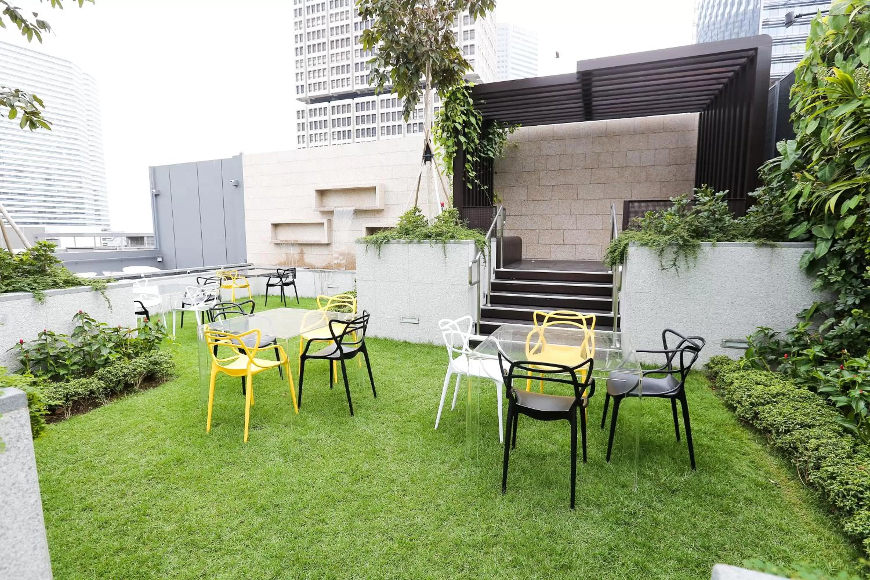 Garden in L Hotel Premier By Lion Peak