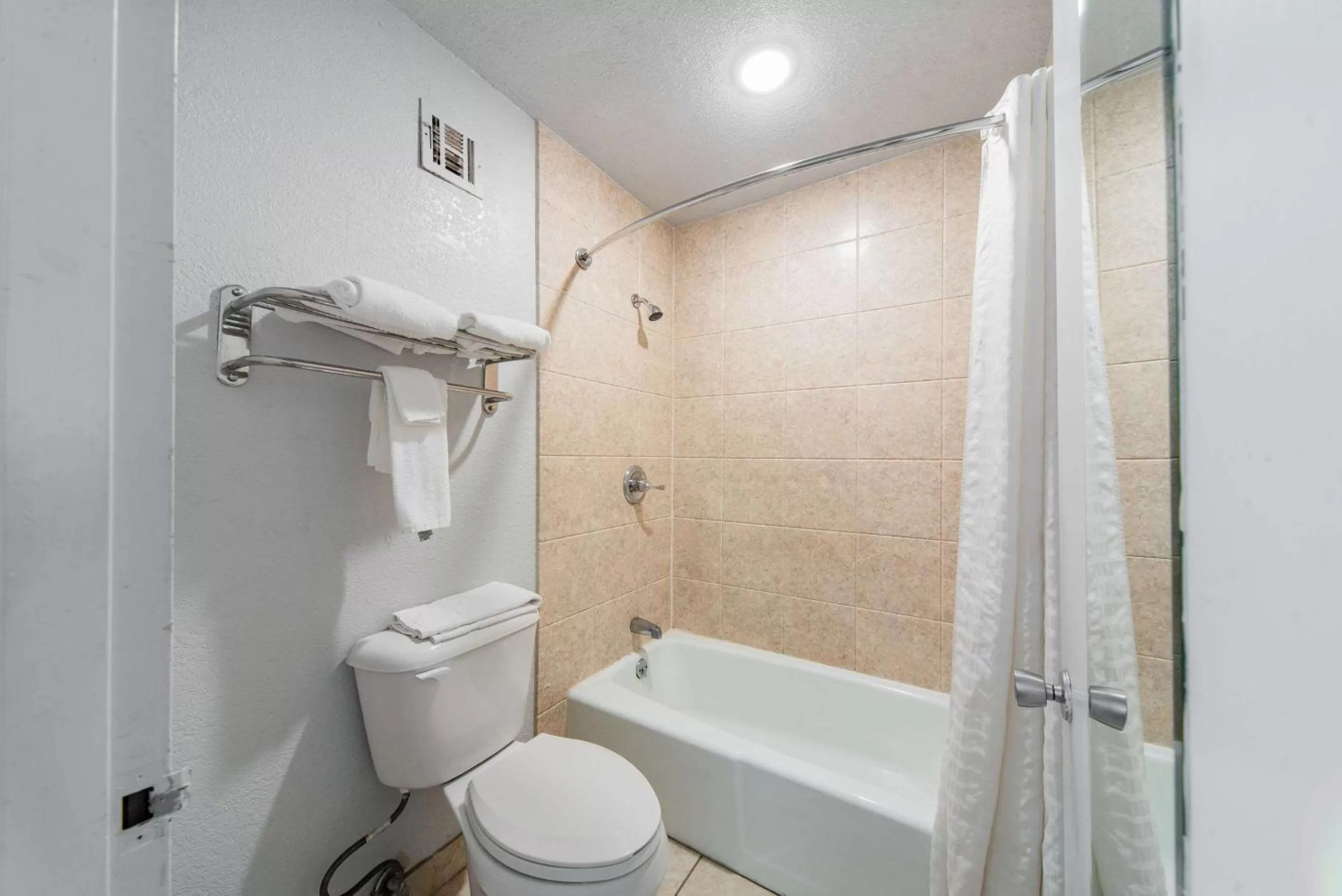 Shower in Econo Lodge Inn & Suites Near Bricktown