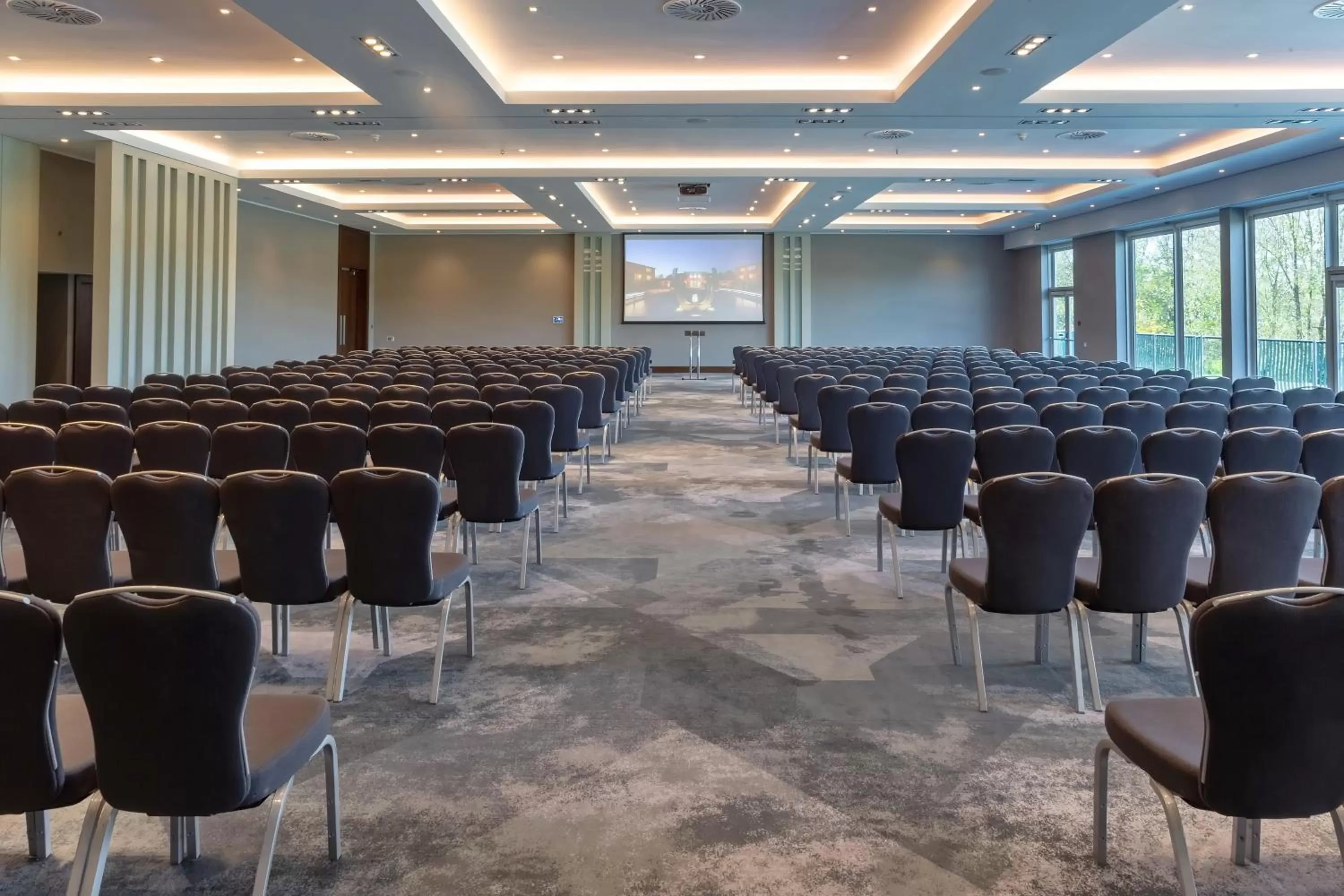 Meeting/conference room in Crowne Plaza Marlow by IHG