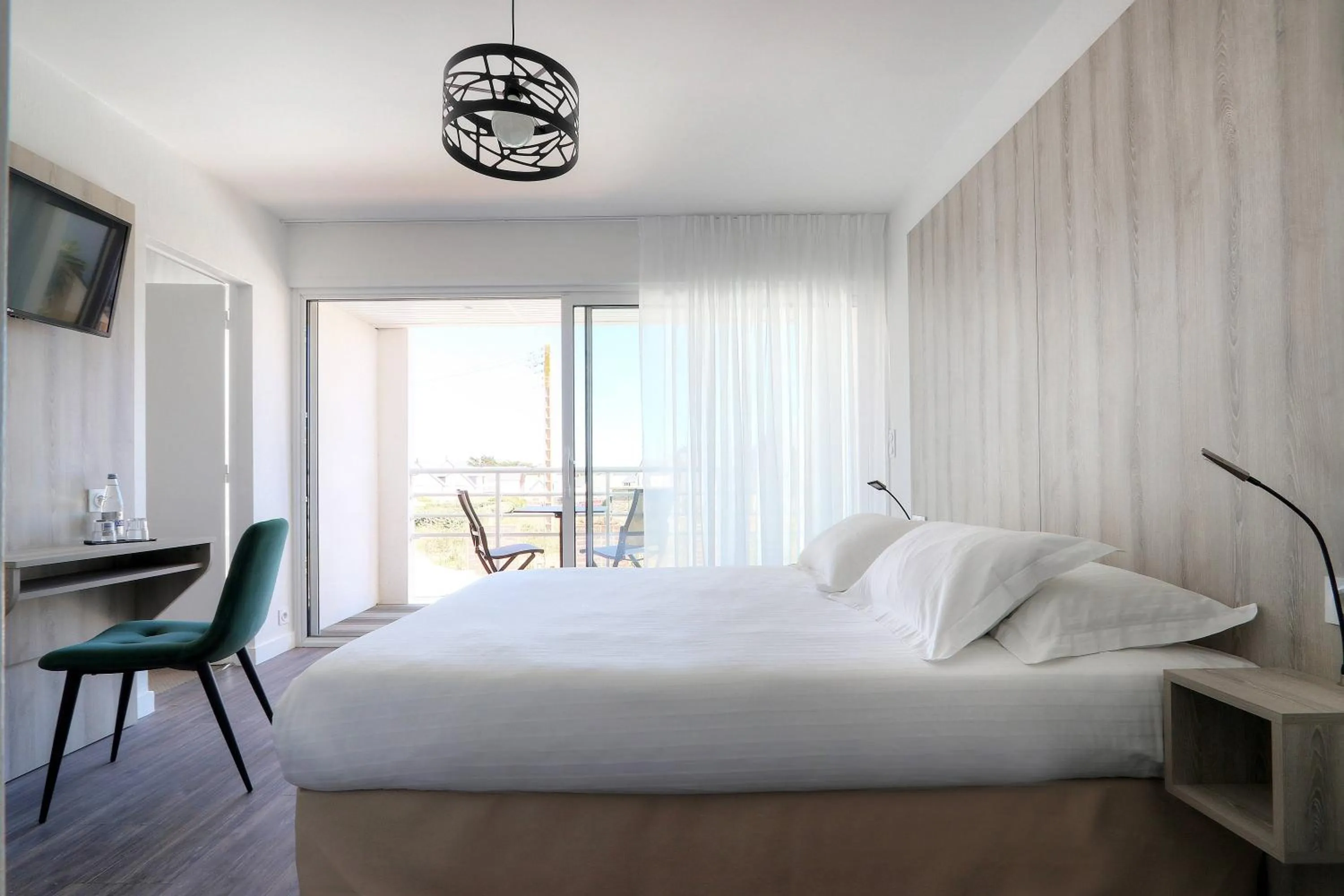 Photo of the whole room, Bed in Best Western Hôtel Le Bellevue Quiberon