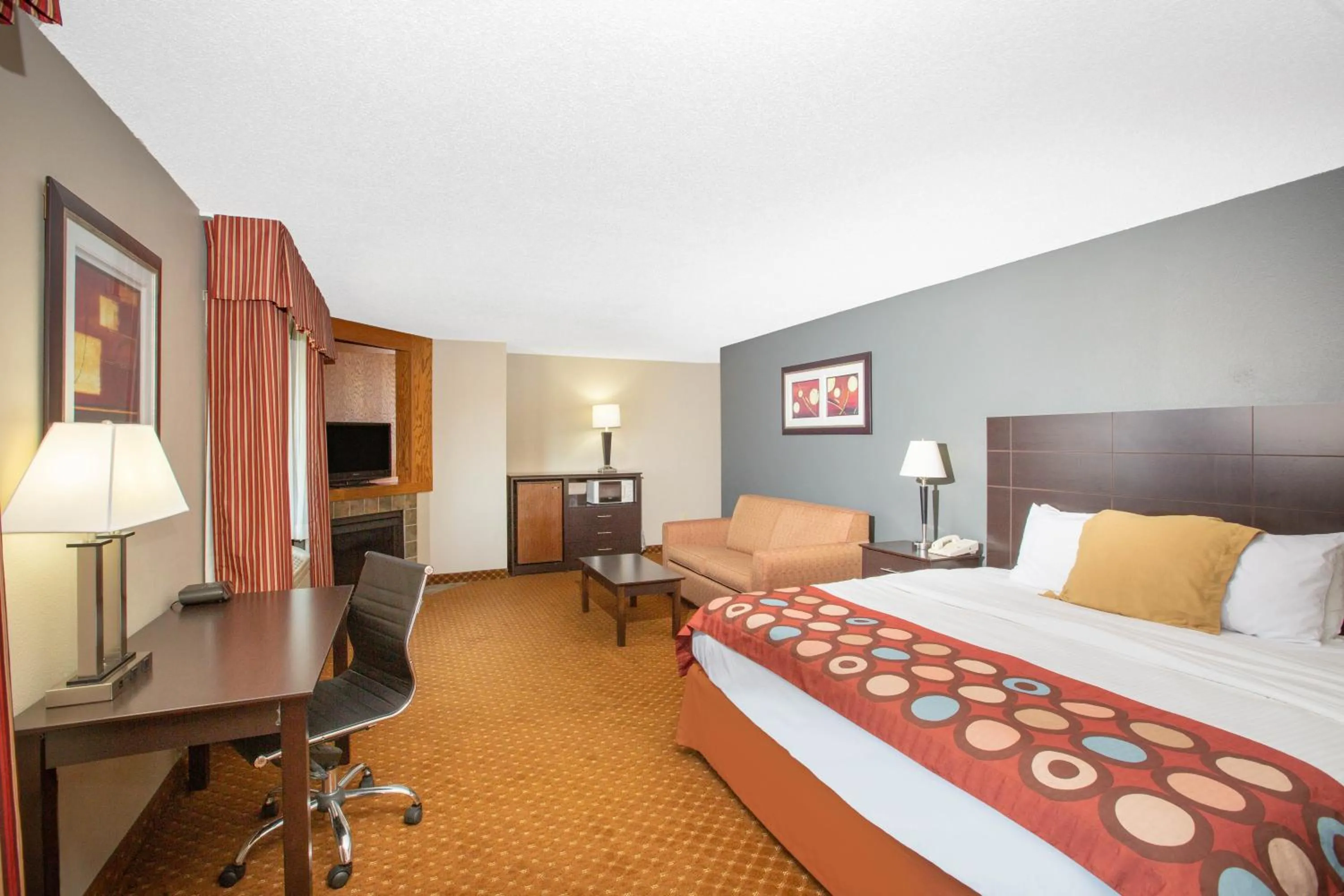 Photo of the whole room, Bed in AmericInn by Wyndham Coralville