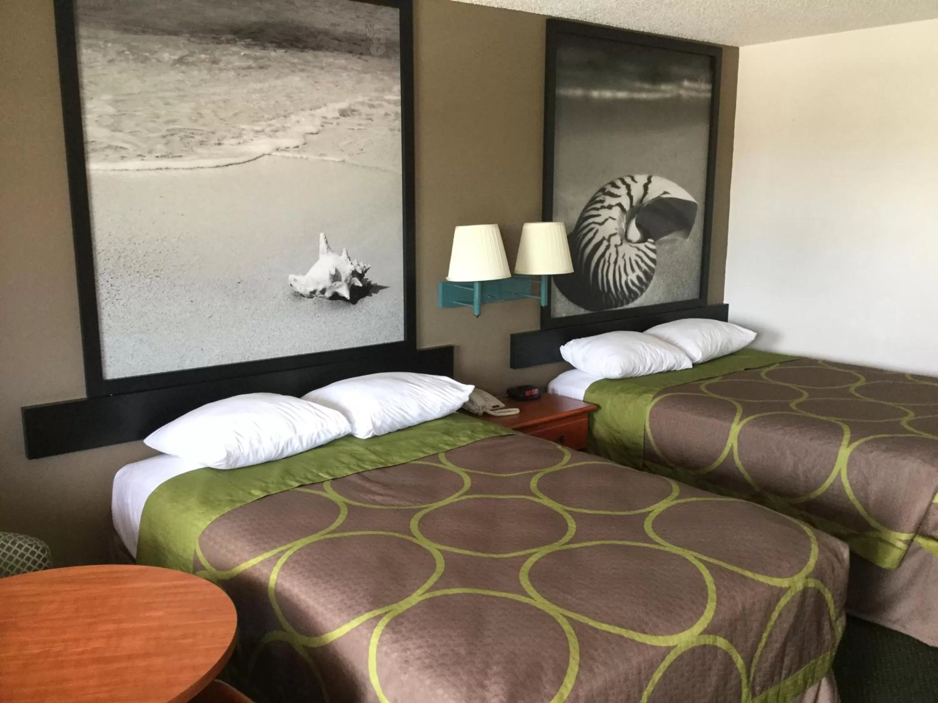 Bedroom, Bed in Redfinn Inn