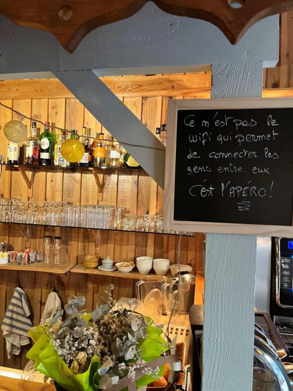 Lounge or bar in Hôtel Le Grain de Sable