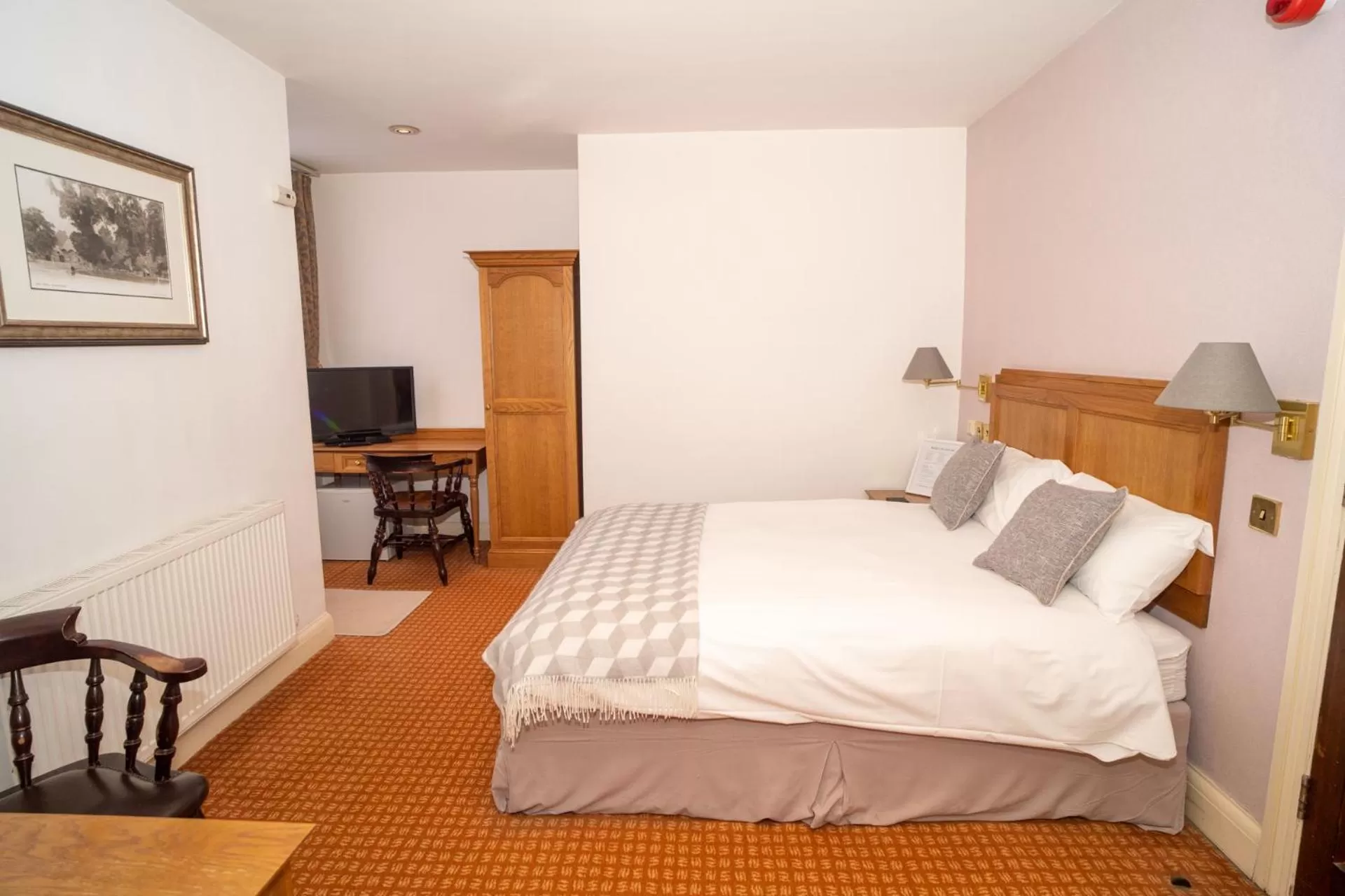 Bedroom, Bed in The Silver Cup