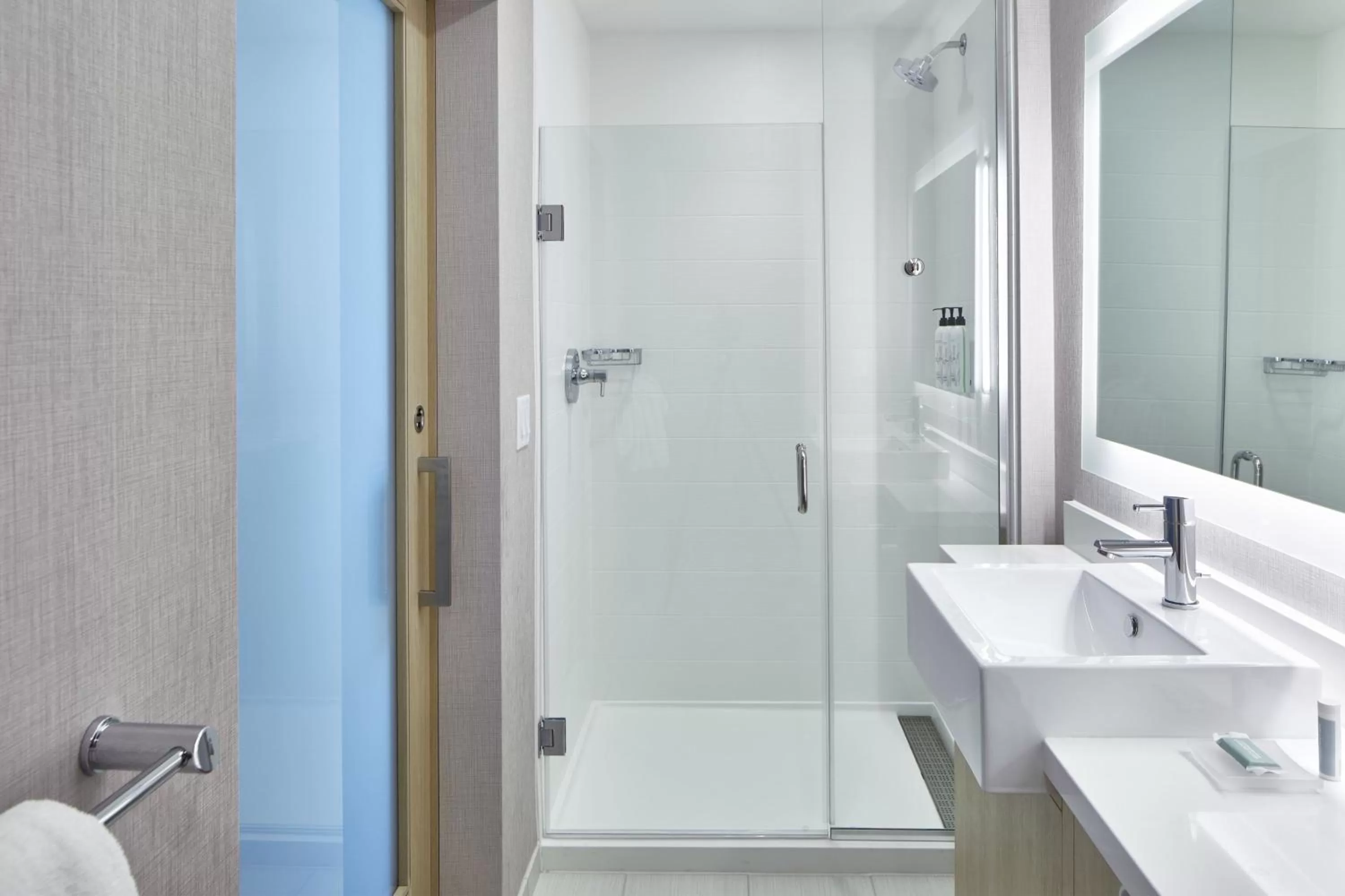 Bathroom in SpringHill Suites by Marriott Jacksonville Beach Oceanfront