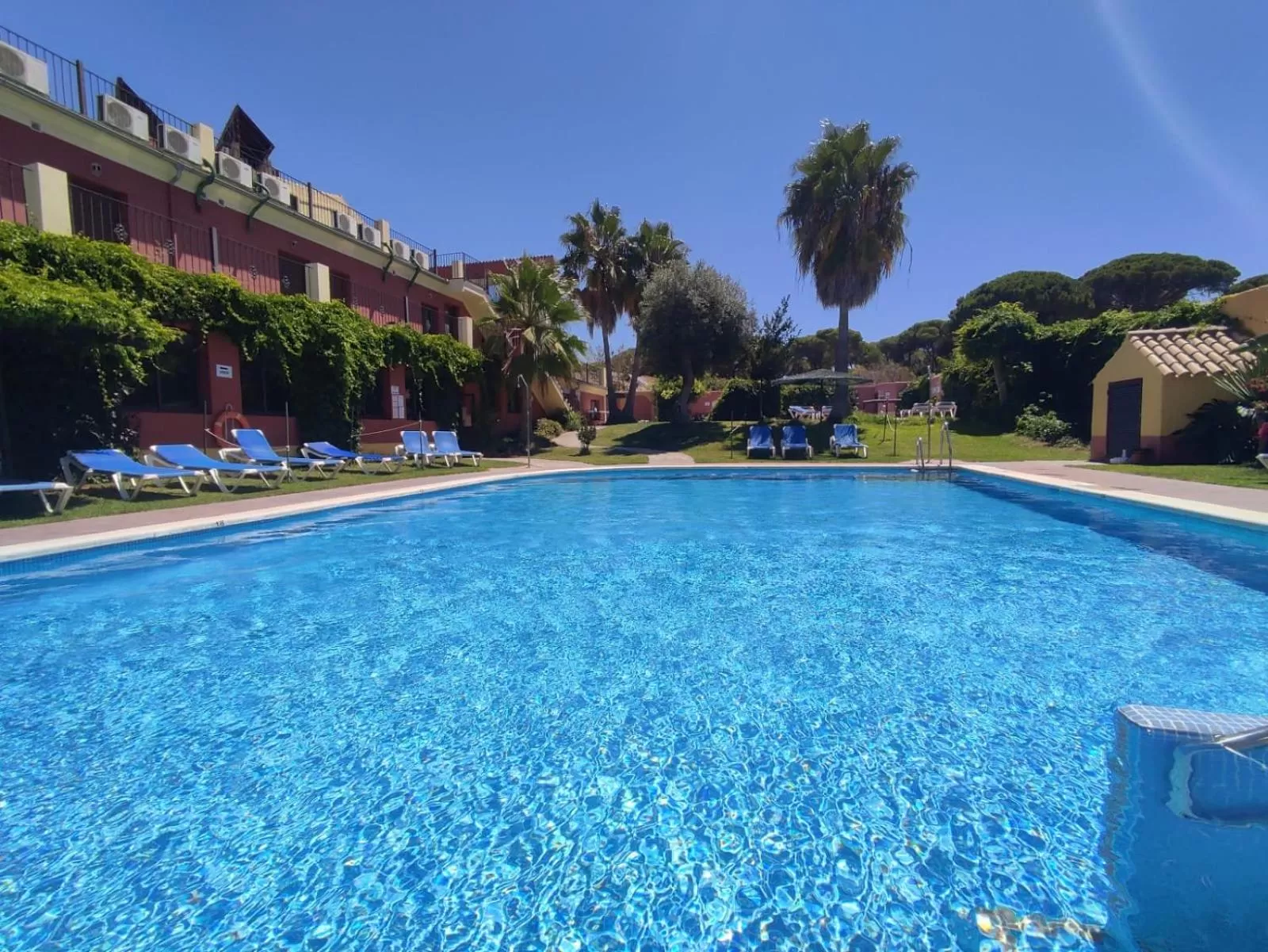 Swimming pool in Hotel Pinomar