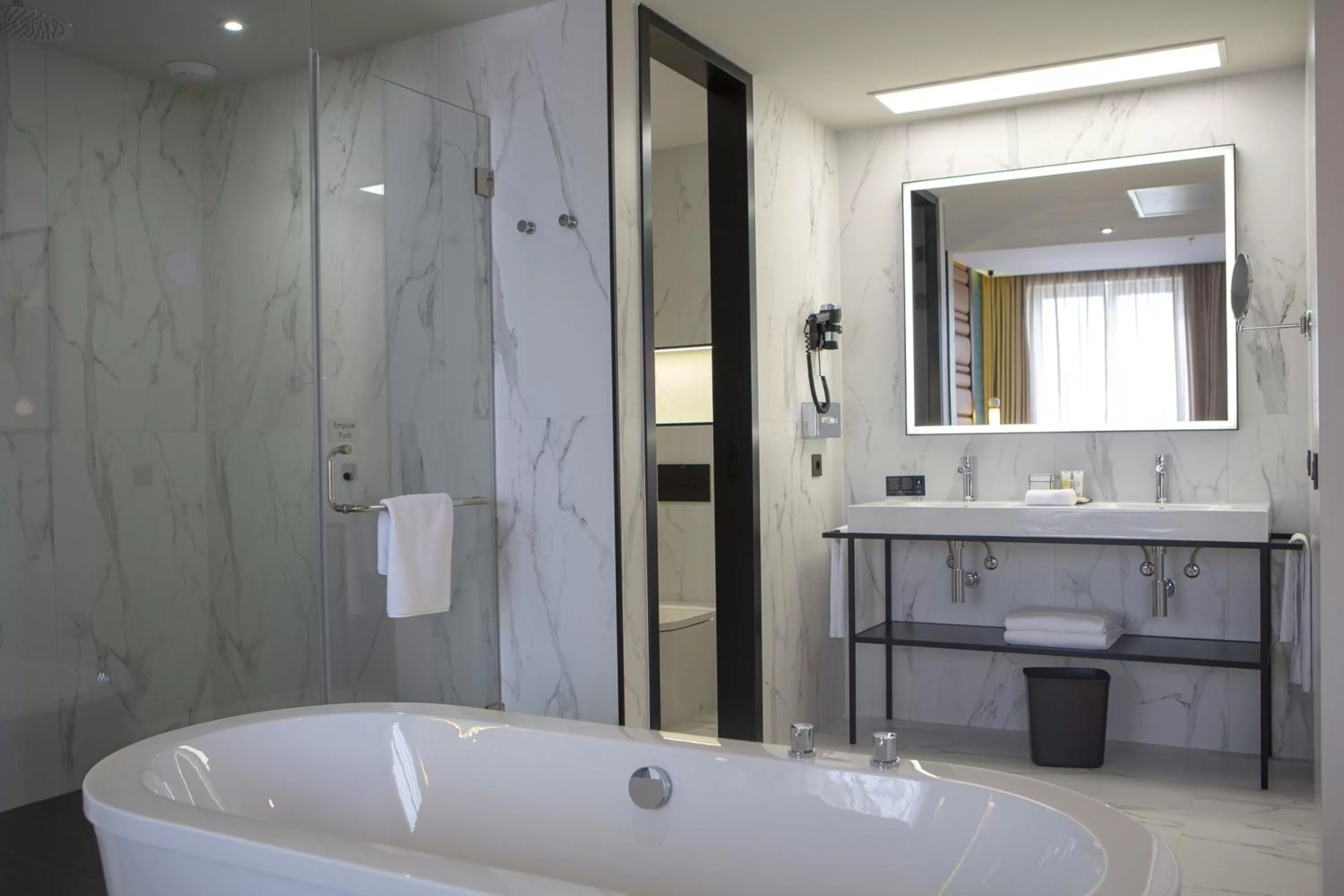 Bathroom in Riu Plaza España