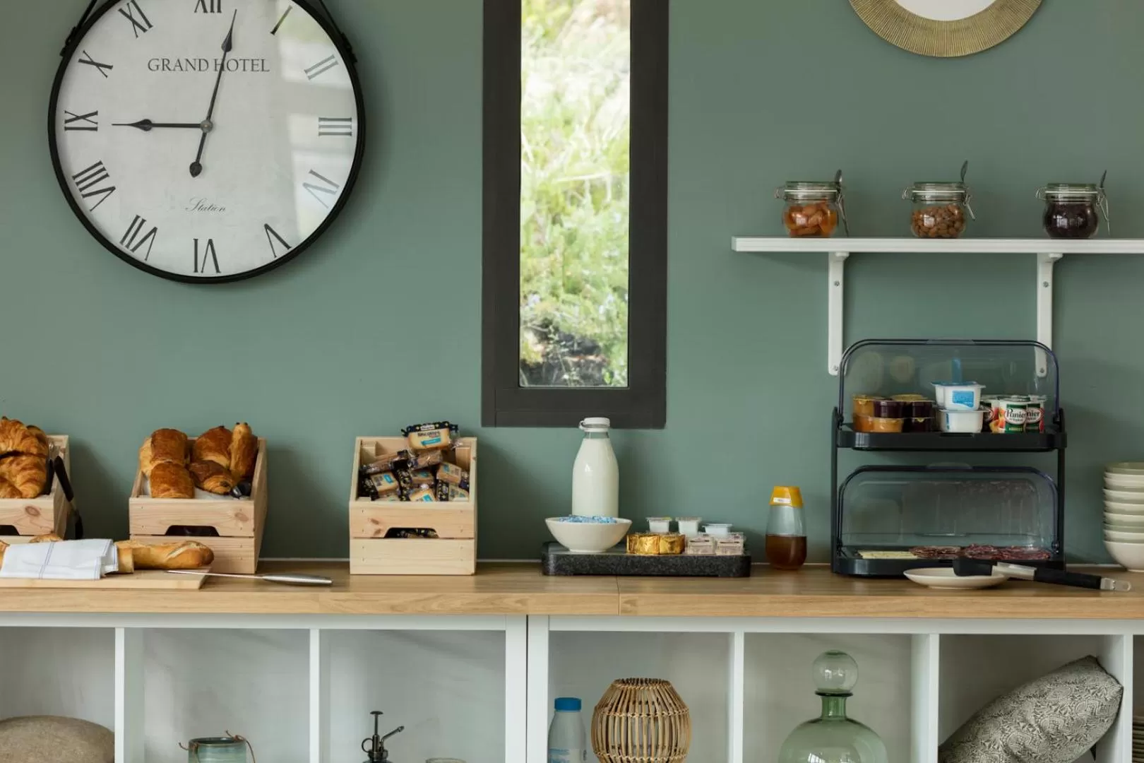 Buffet breakfast in Garden & City Mont-Ventoux Malaucène