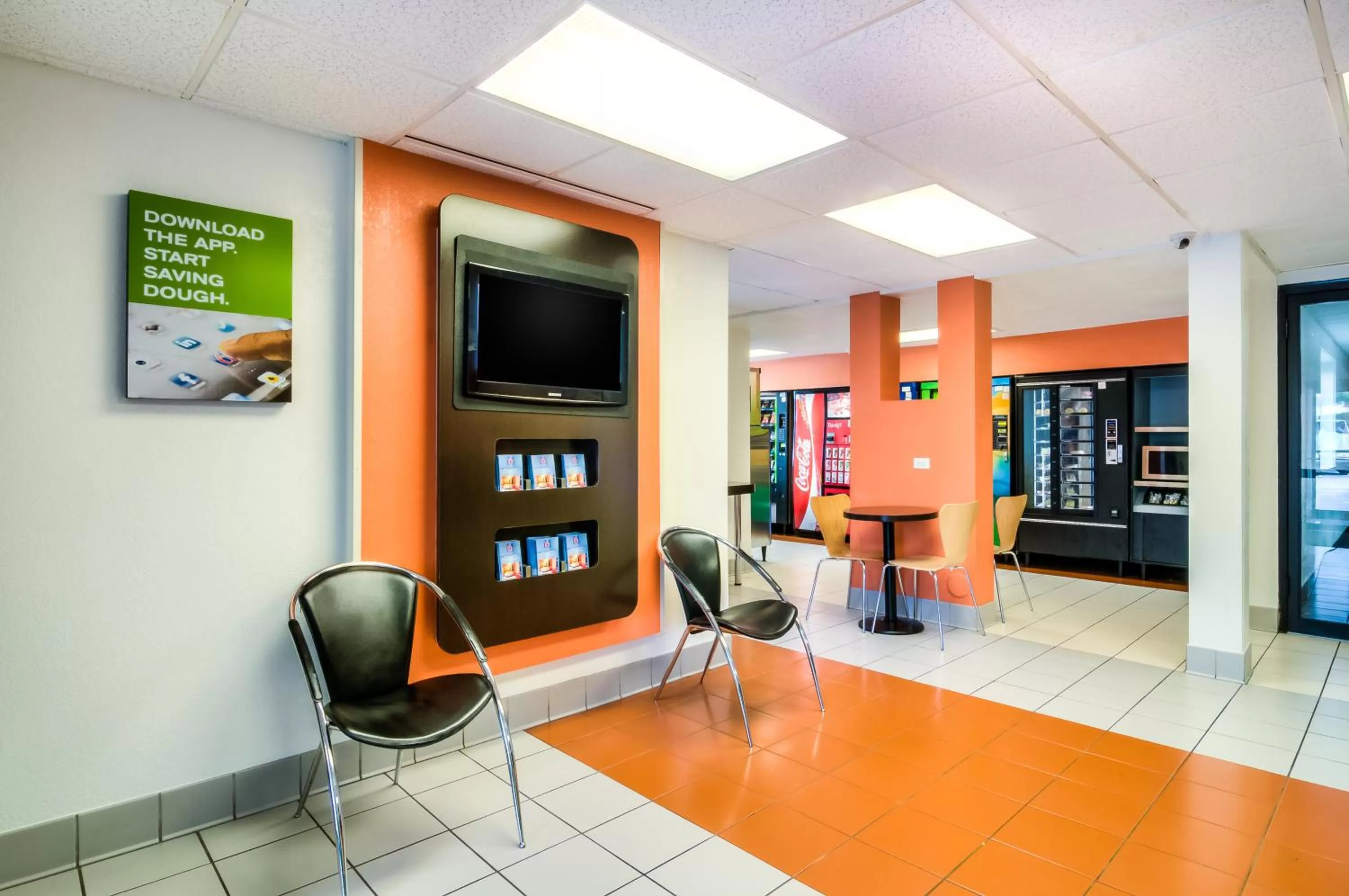Lobby or reception in Motel 6-Arlington Heights, IL - Chicago North Central