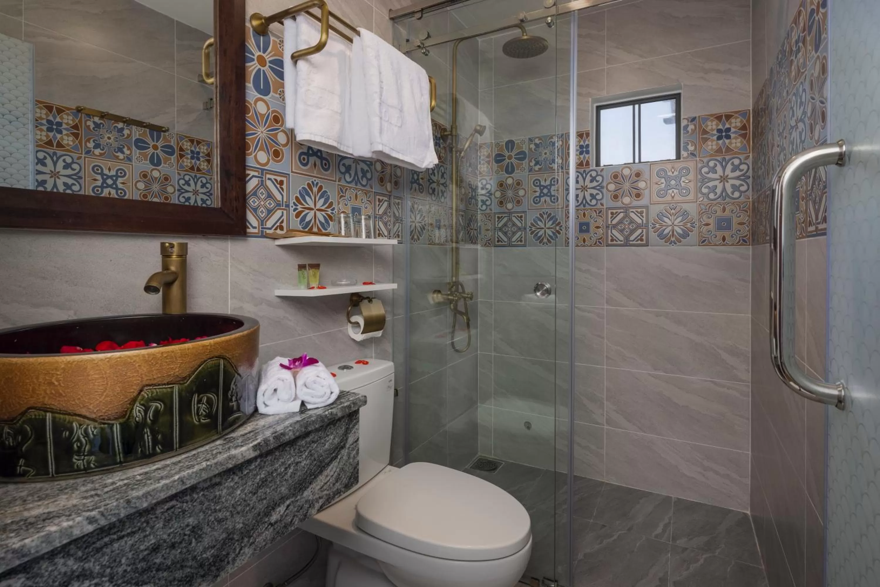 Bathroom in Azura Gold Hotel & Apartment