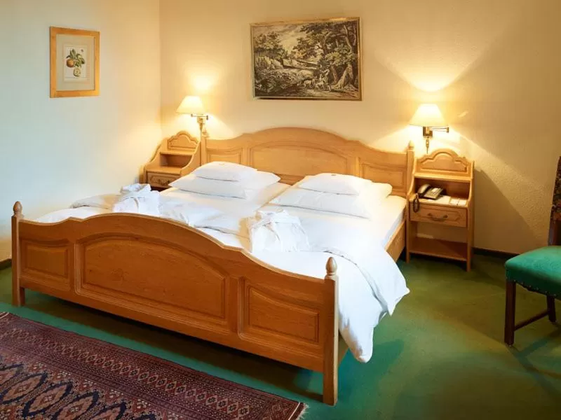 Photo of the whole room, Bed in Hotel und Restaurant Burg Schnellenberg