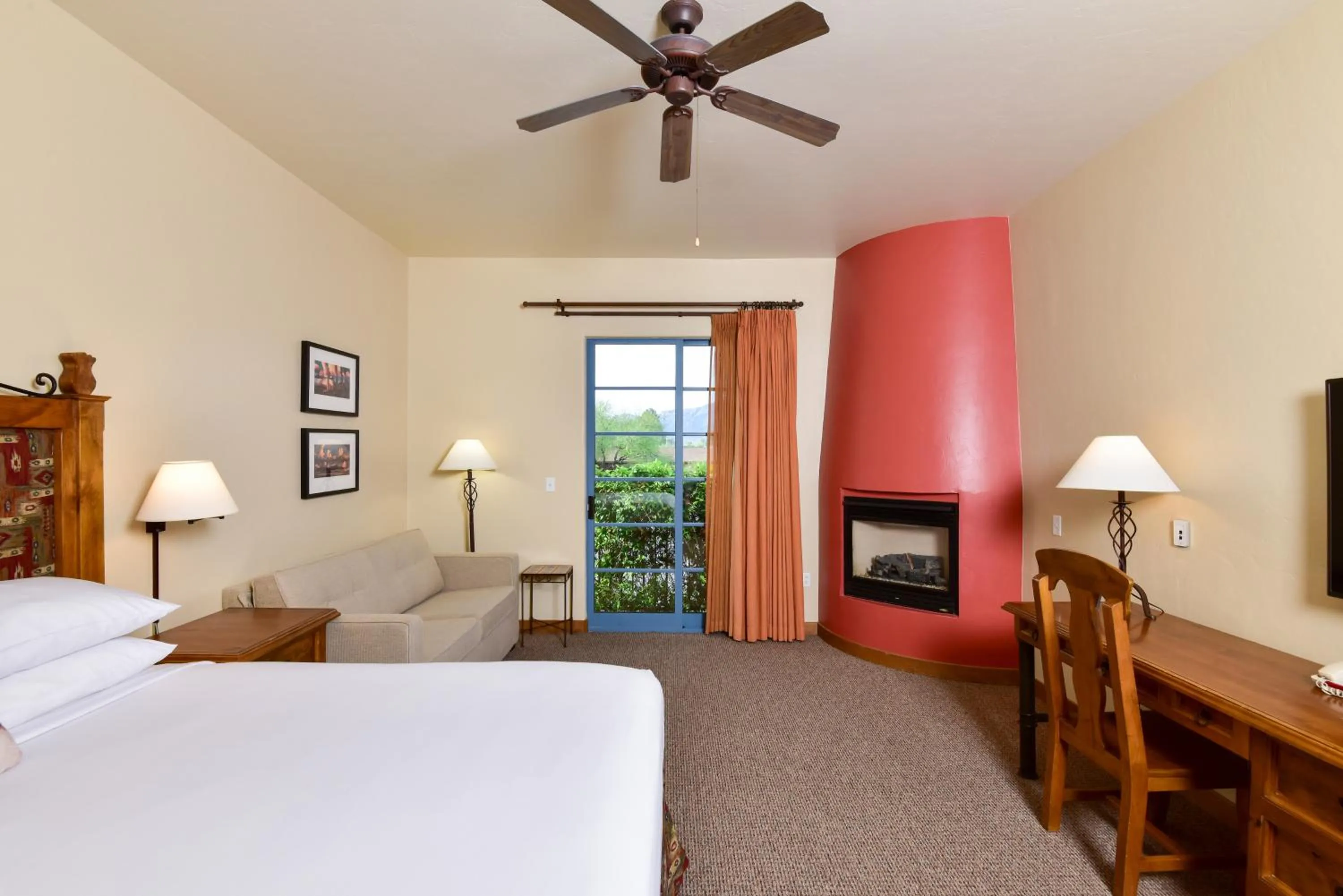 Bedroom, Bed in Lodge On The Desert