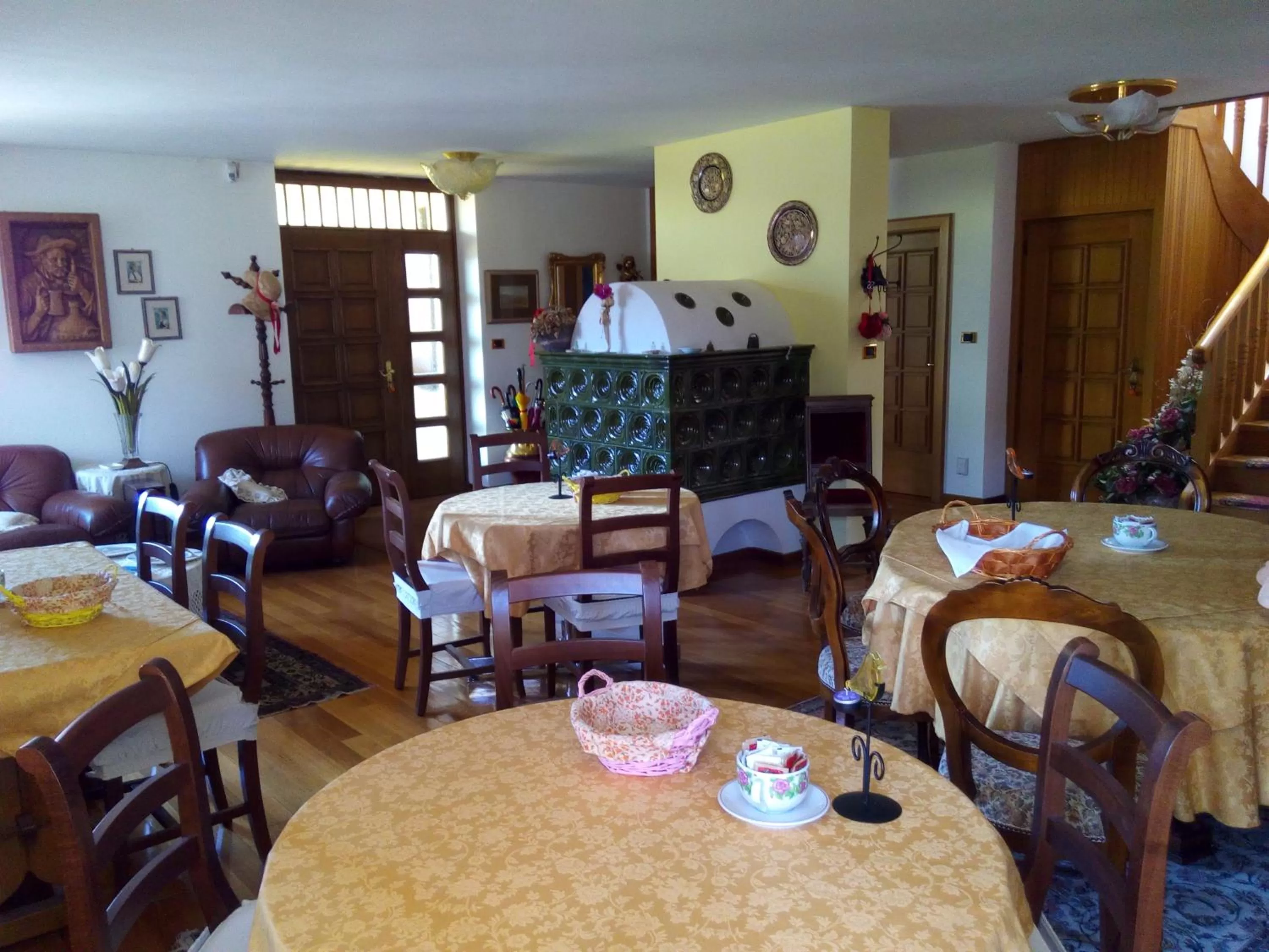 Communal lounge/ TV room in B&B Casa Bazzanella