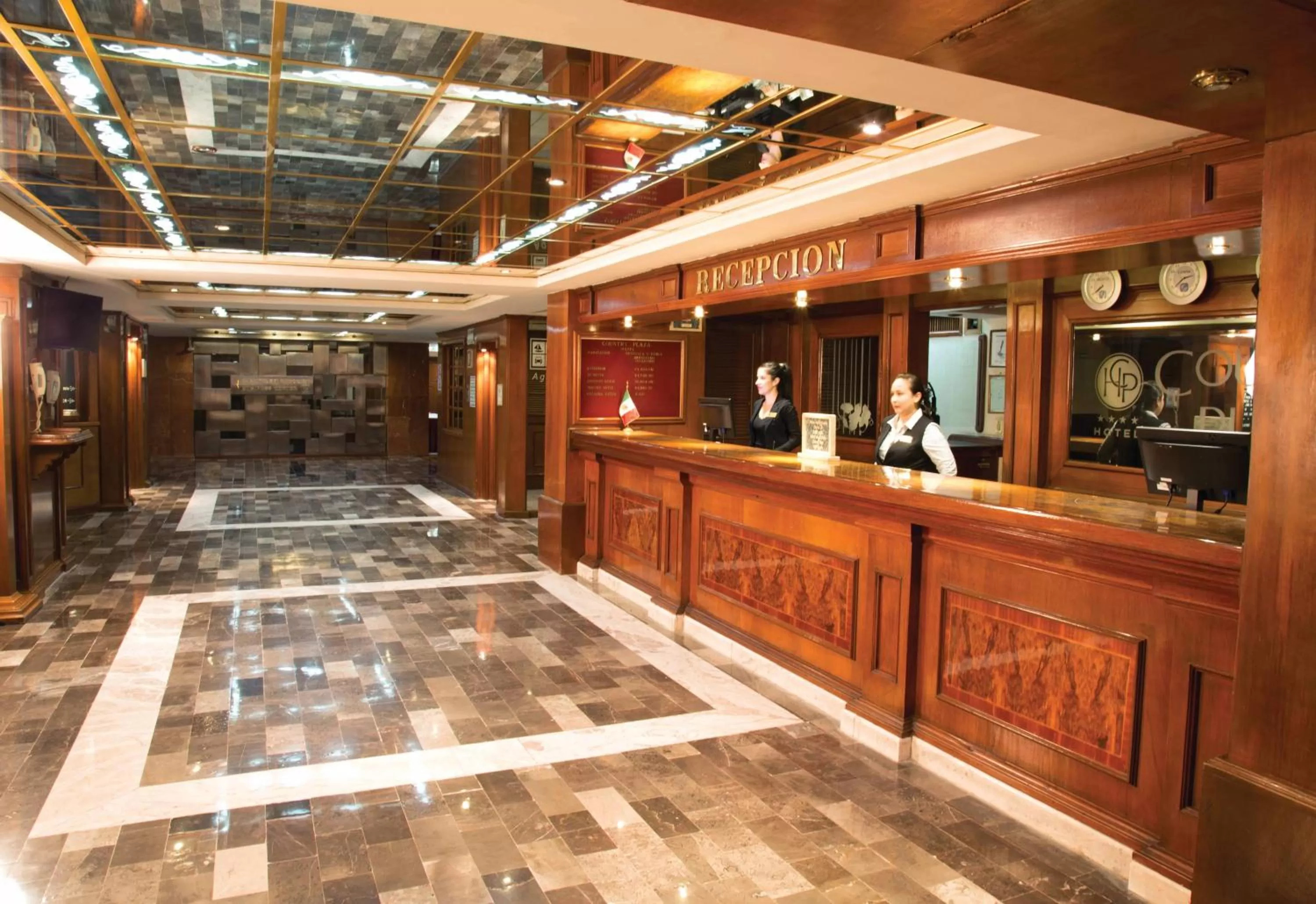 Lobby or reception in Country Plaza