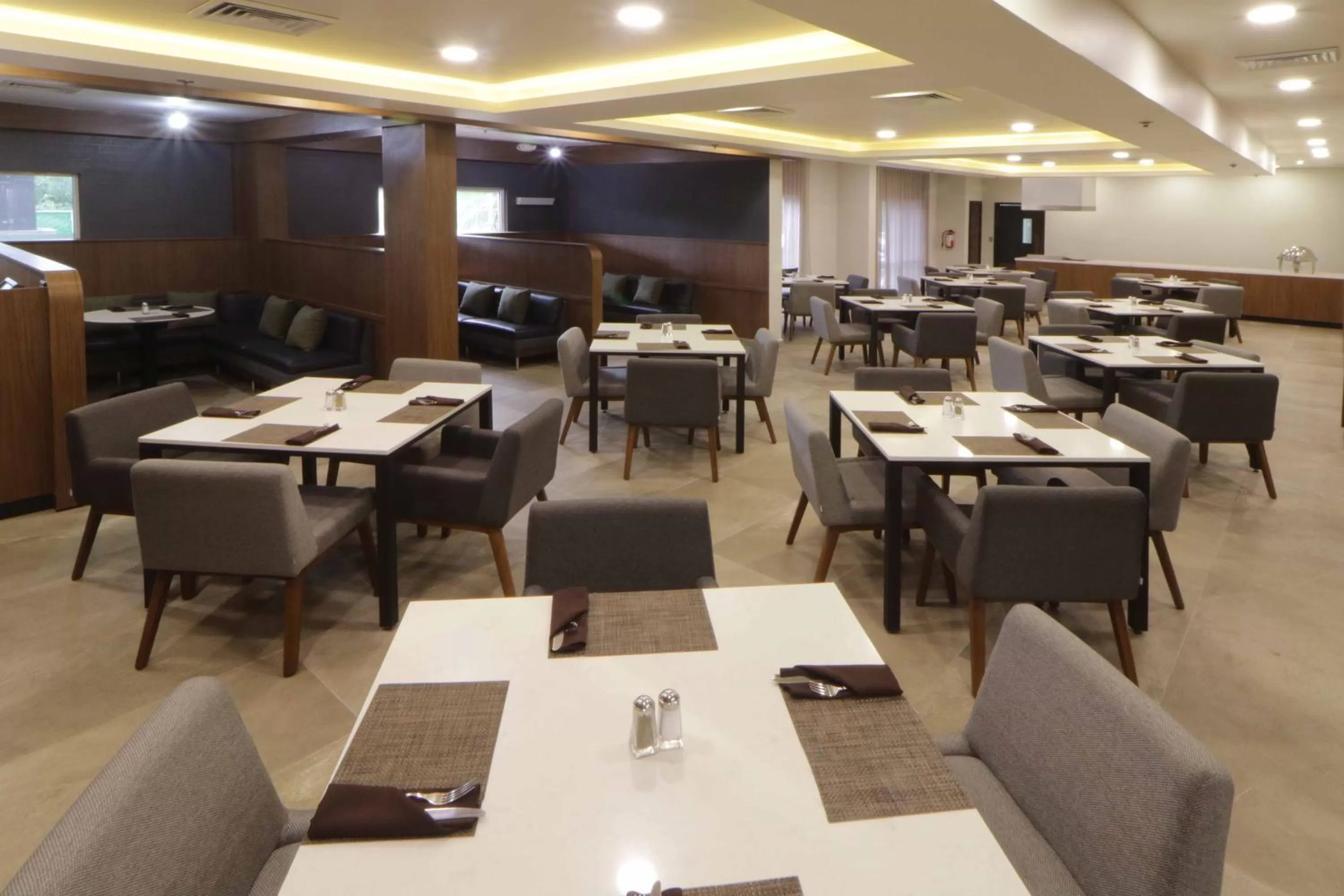 Restaurant/places to eat in Courtyard Monterrey Airport