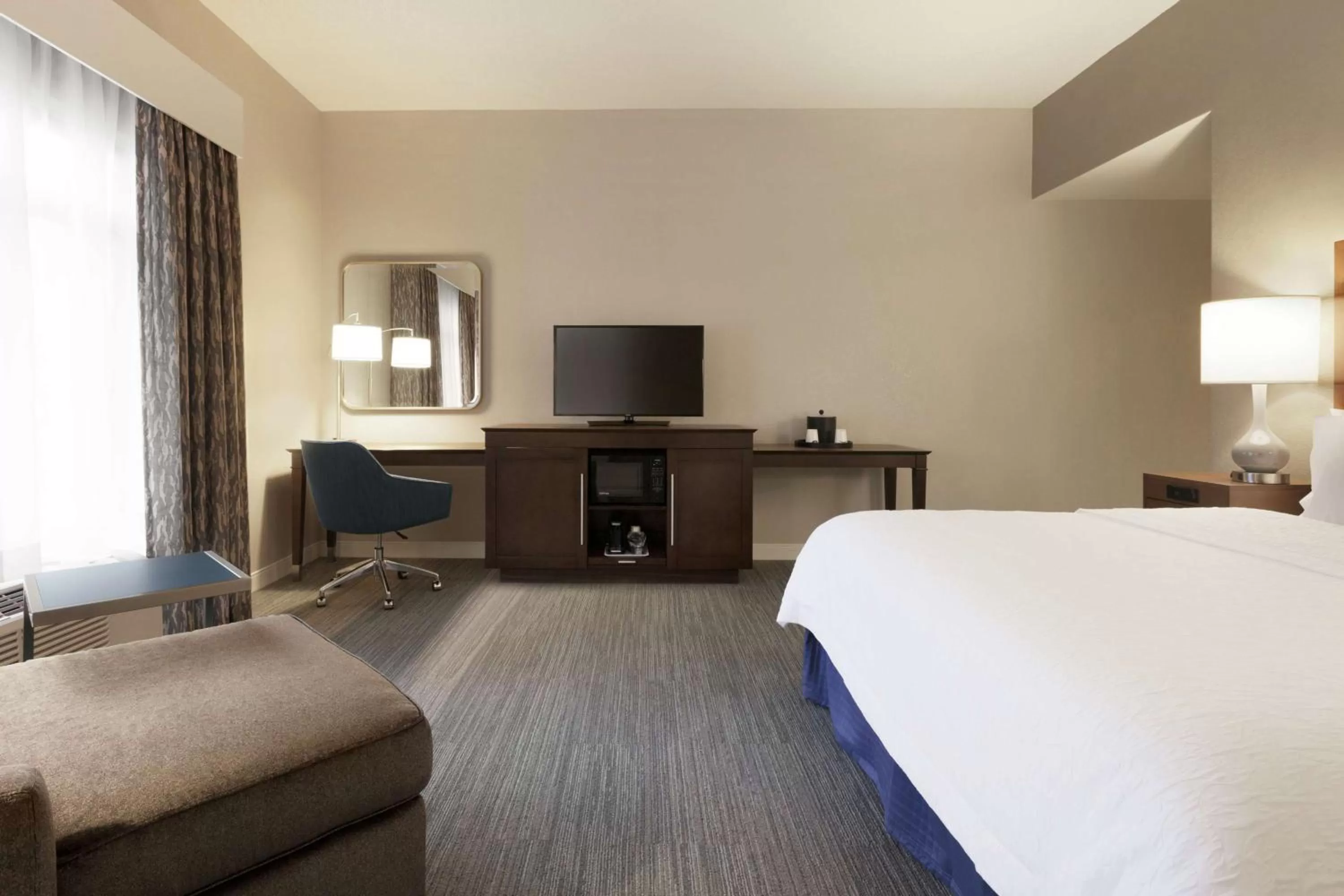 Bed in Hampton Inn & Suites Nashville-Downtown