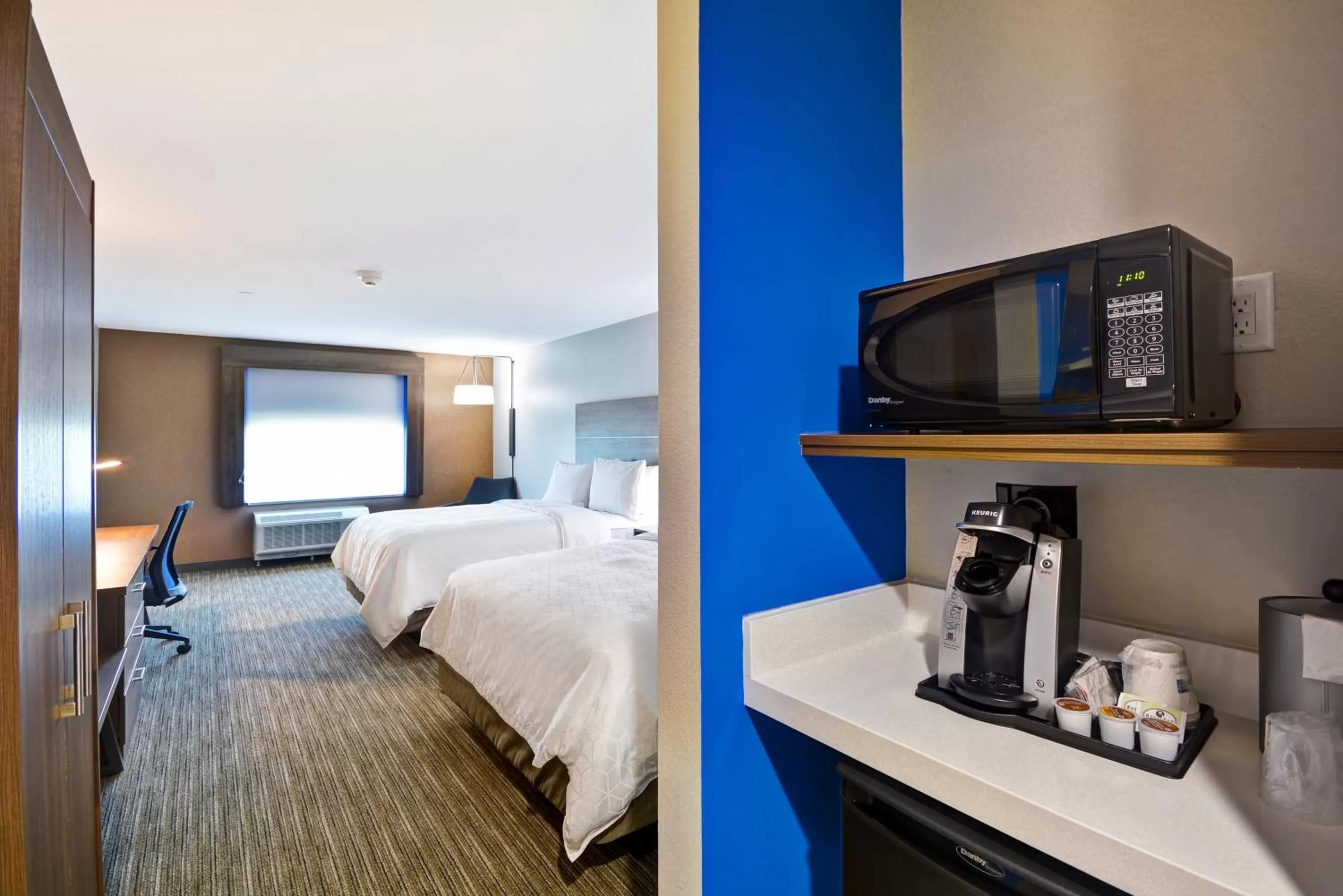 Photo of the whole room, Bed in Holiday Inn Express & Suites - Houston NASA - Boardwalk Area by IHG