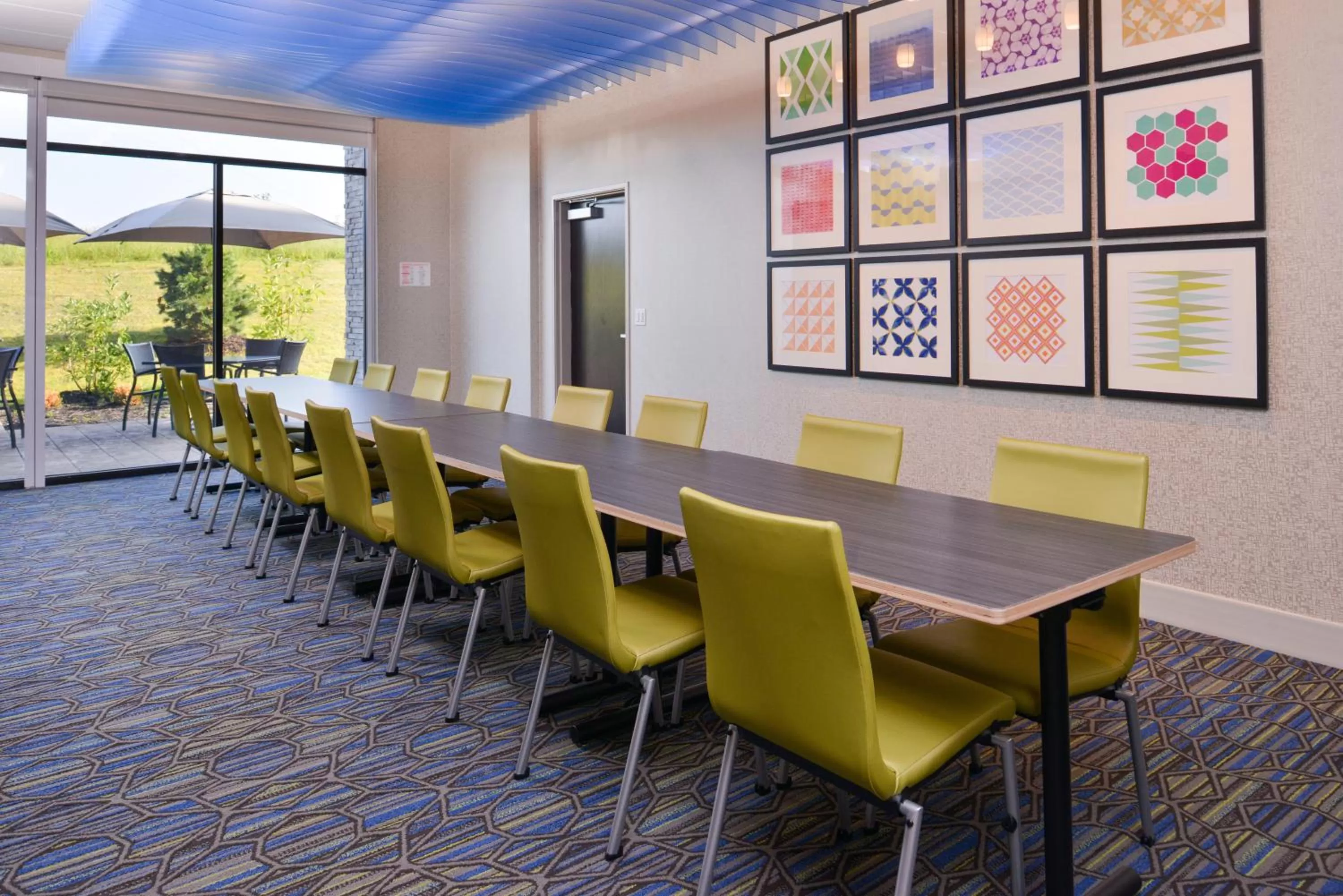 Meeting/conference room in Holiday Inn Express & Suites - Olathe West by IHG