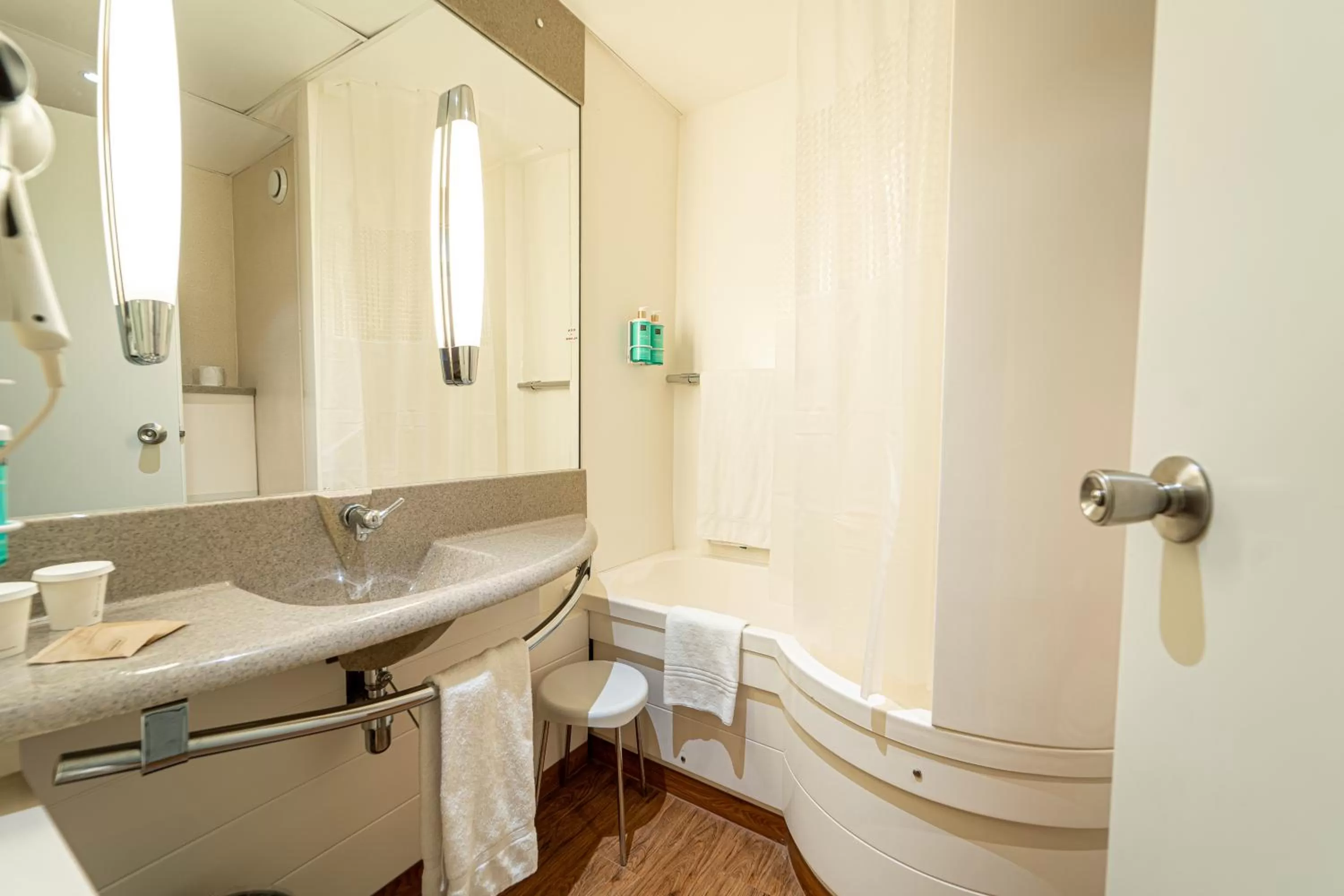 Toilet in Novotel Roma Est