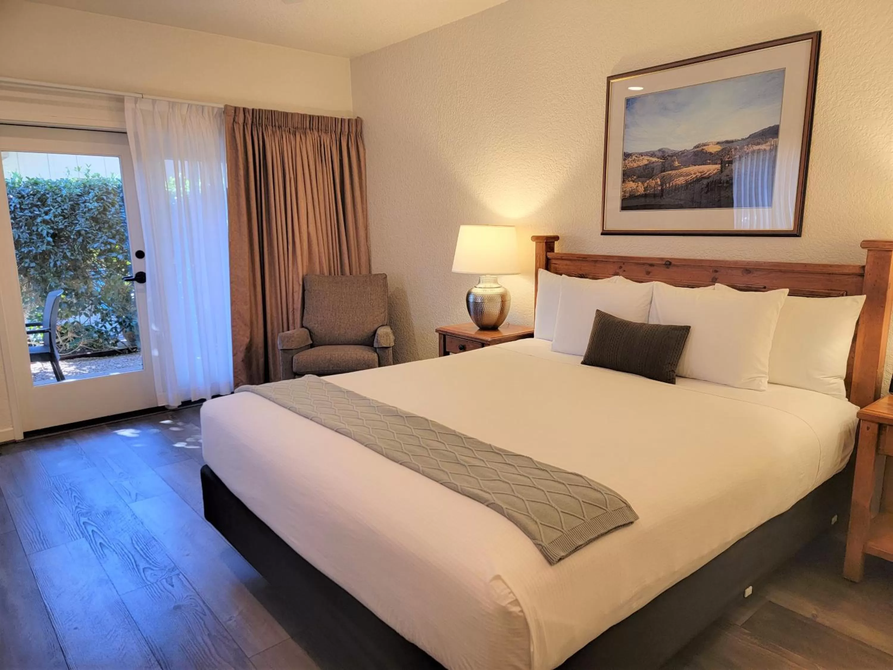 Bedroom, Bed in El Pueblo Inn