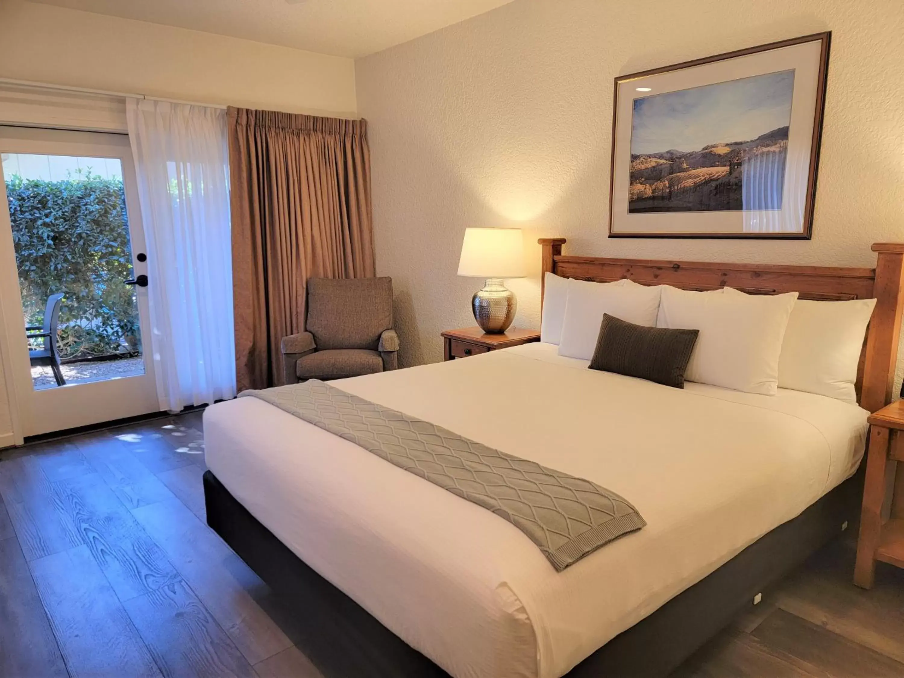 Superior King Room with Fireplace in El Pueblo Inn Superior King Room with Fireplace in El Pueblo Inn