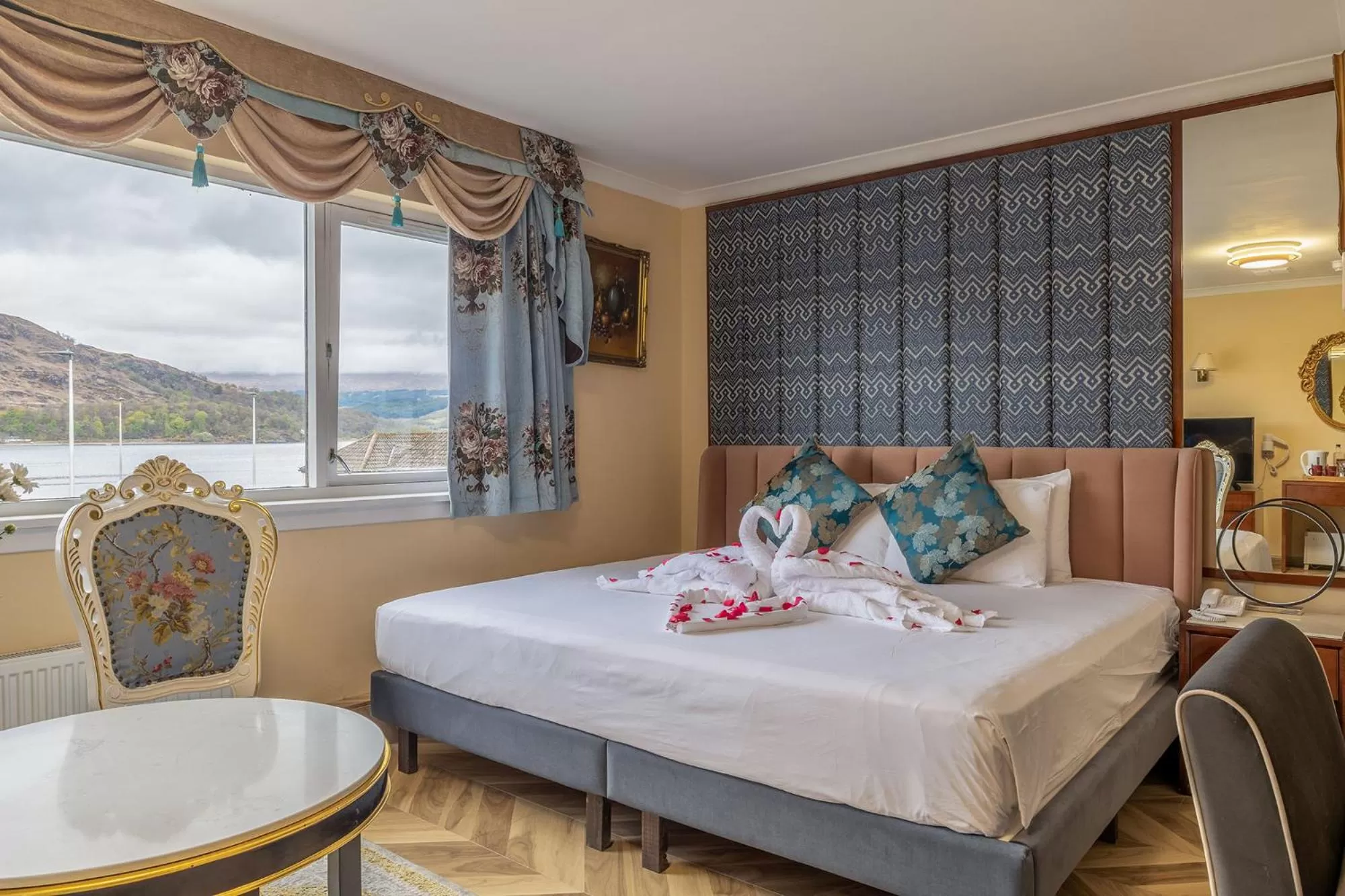 Bedroom, Bed in Muthu Fort William Hotel