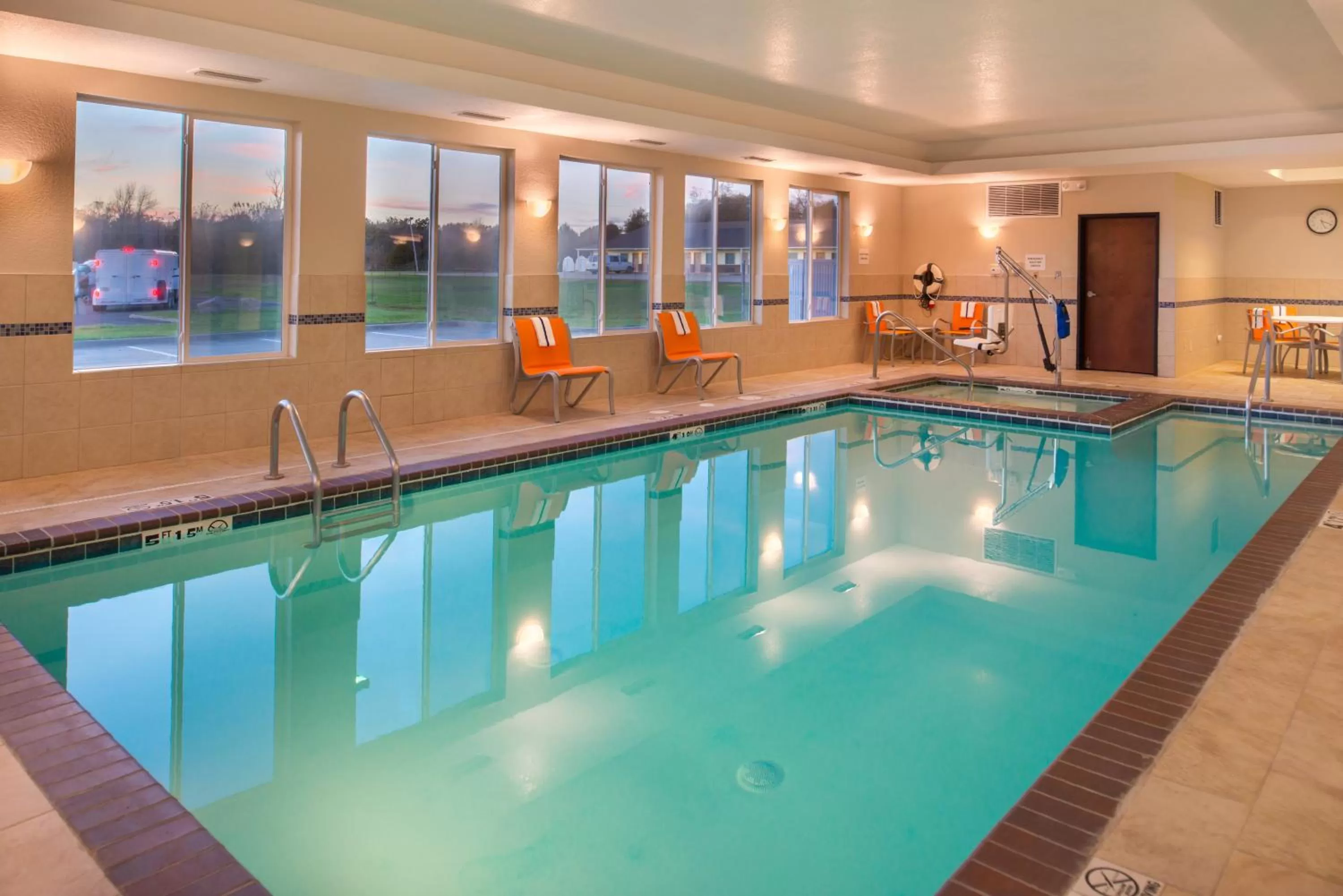 Swimming pool in Holiday Inn Express & Suites Pittsburg by IHG