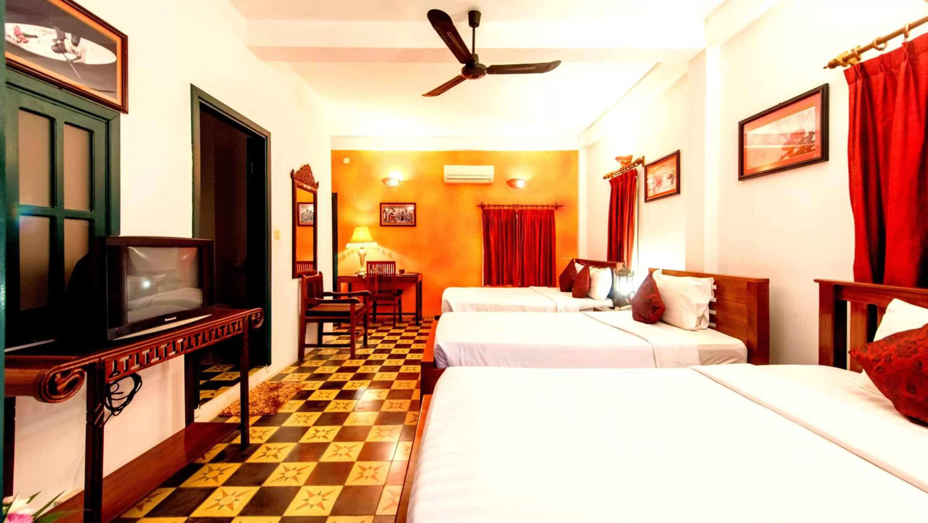 Bathroom, Bed in Villa Wat Damnak