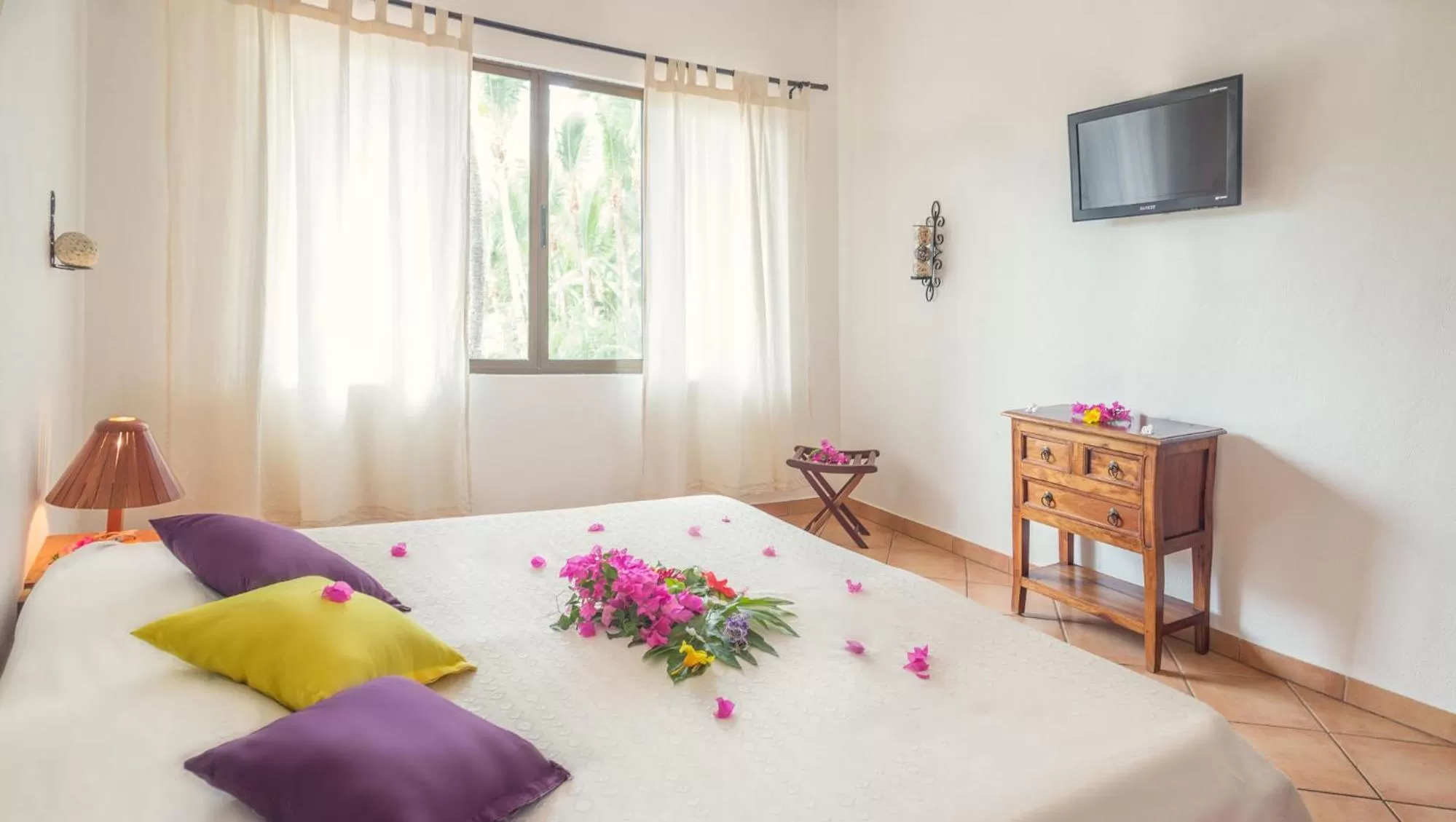 Photo of the whole room, Bed in Hotel Laguna del Cocodrilo