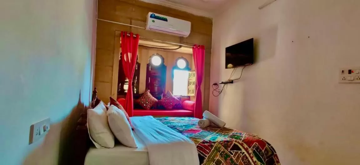 Bed in Hotel Murad Haveli