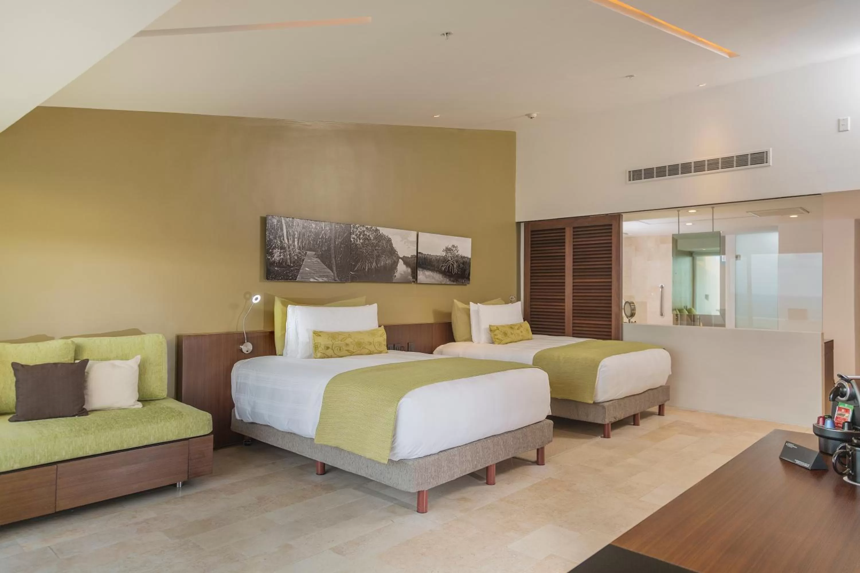 Bedroom, Bed in Presidente InterContinental Cancun Resort