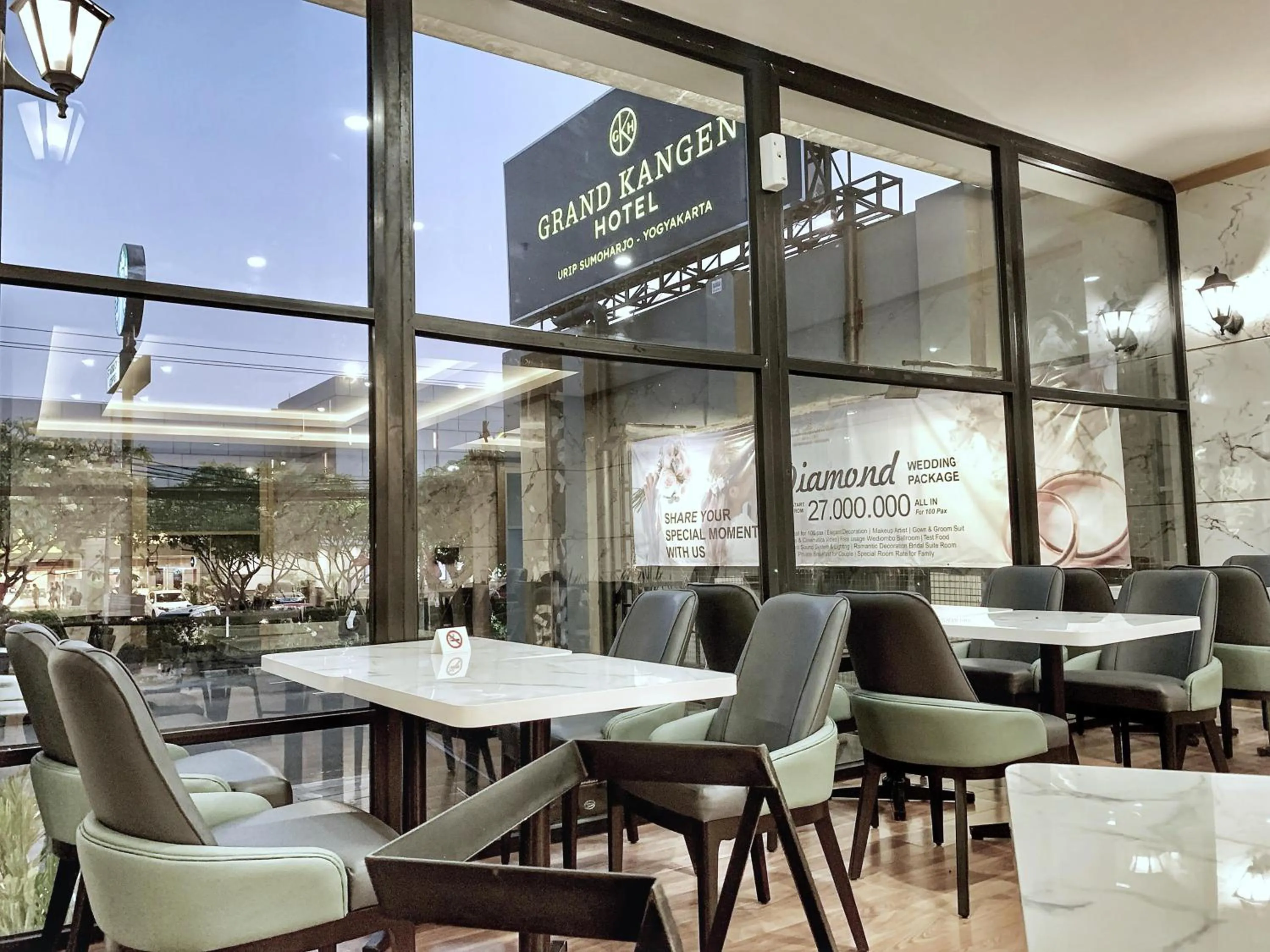 Restaurant/places to eat in Grand Kangen Hotel Urip Sumoharjo