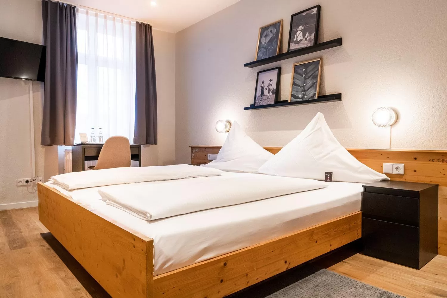 Bed in Hotel Beim Schupi Karlsruhe