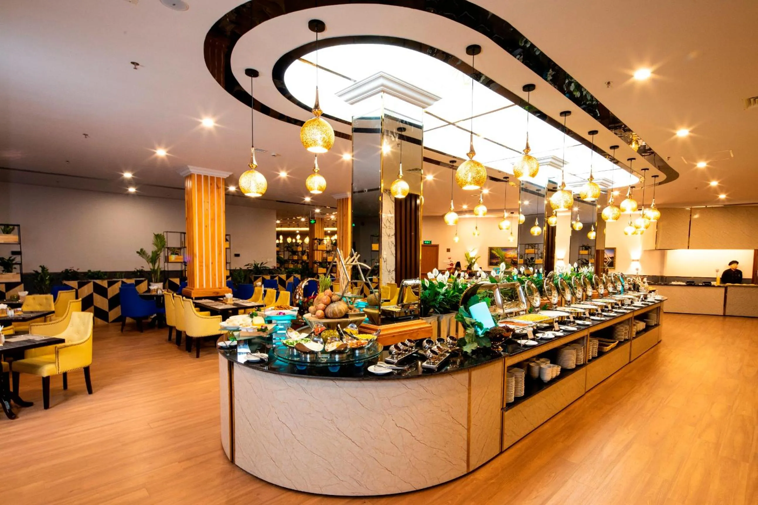 Restaurant/places to eat in Ladalat Hotel