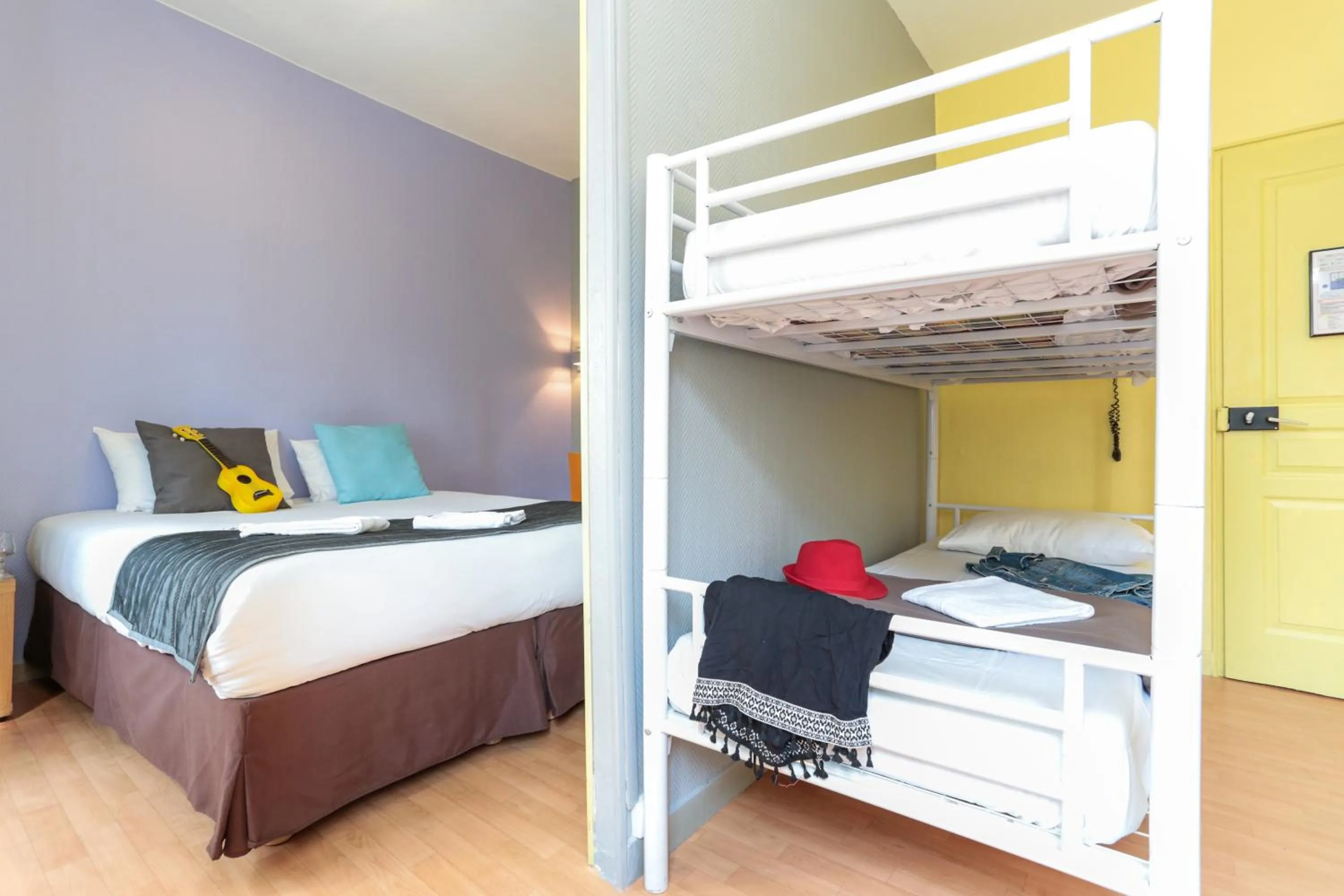 Bedroom, Bed in Le Montclair Montmartre by River