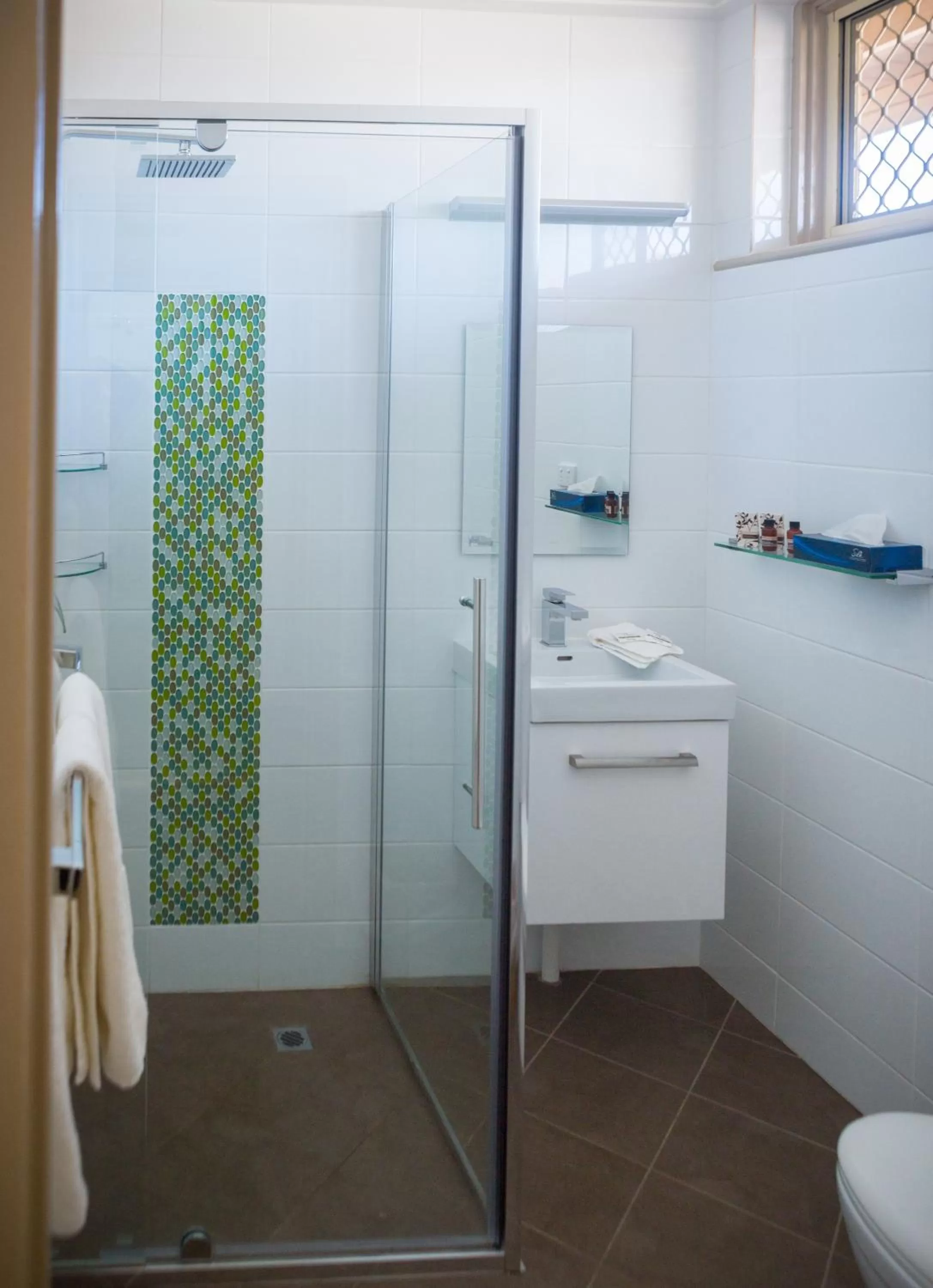 Bathroom in Foreshore Motor Inn