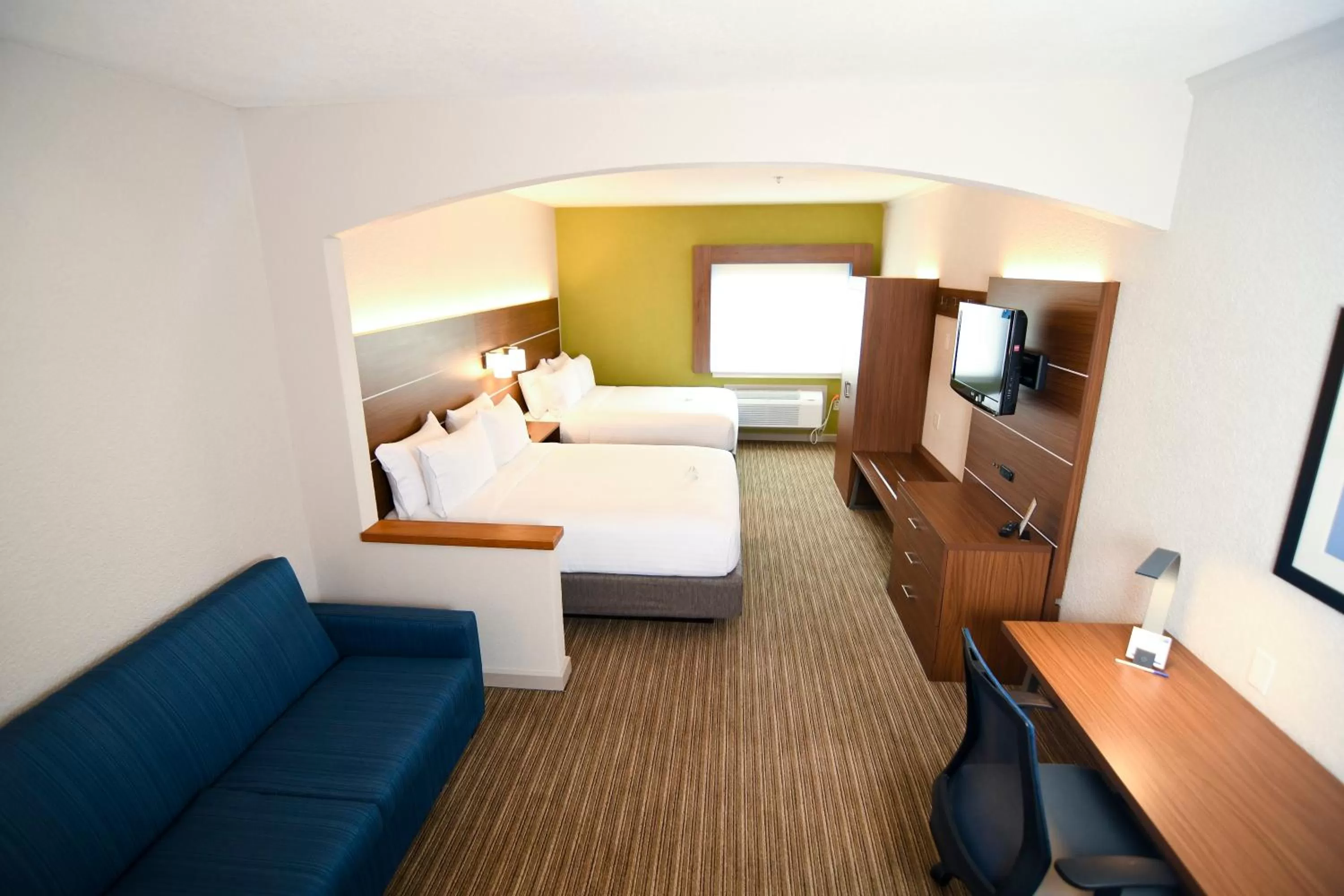Photo of the whole room, Bed in Holiday Inn Express Hotel & Suites Port Clinton-Catawba Island by IHG
