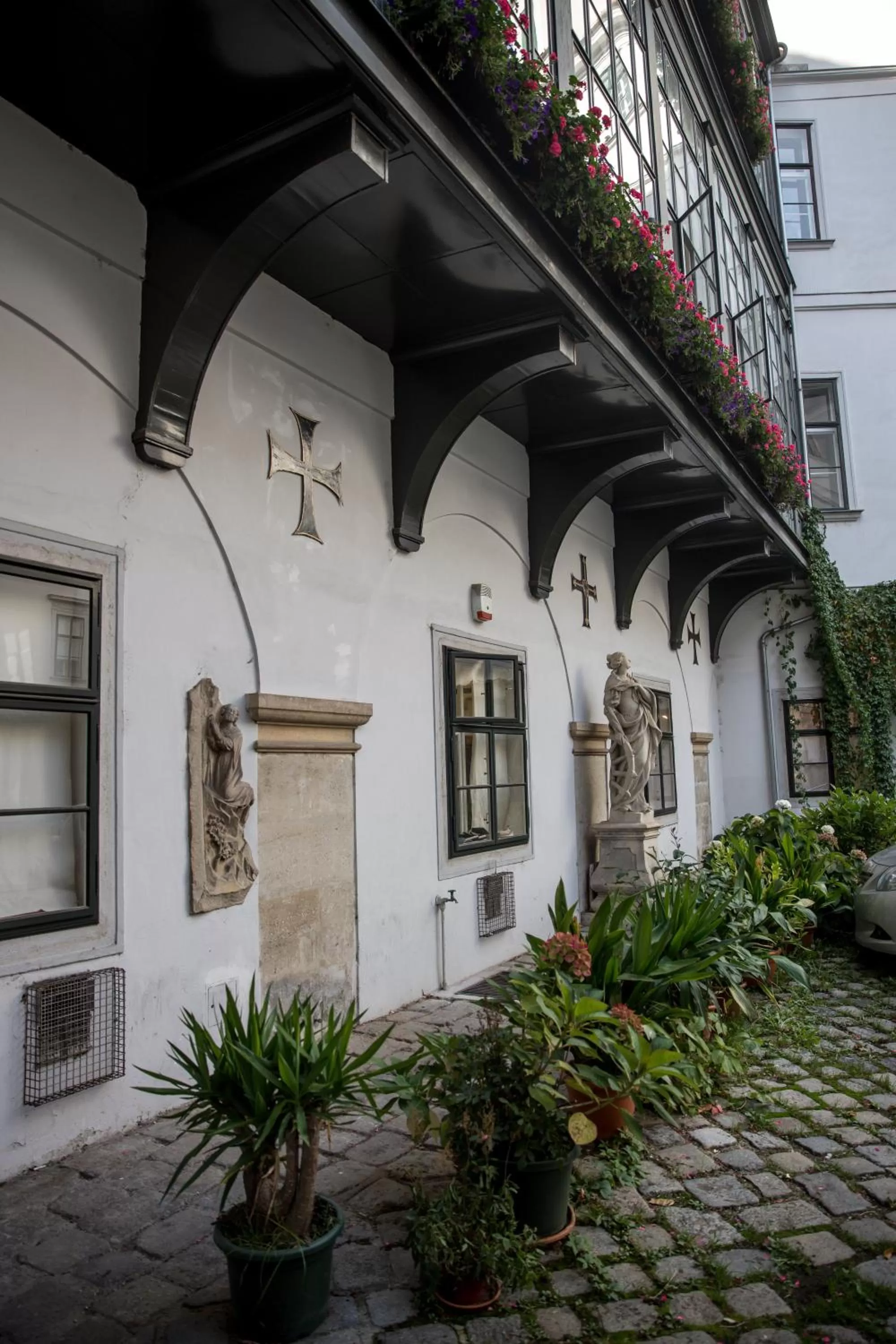 Facade/entrance in Gästehaus Deutscher Orden Wien