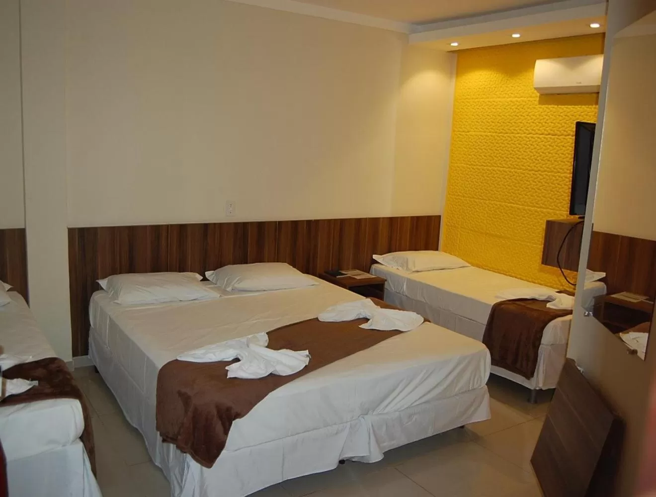 Bed in Aeroporto Plaza Hotel