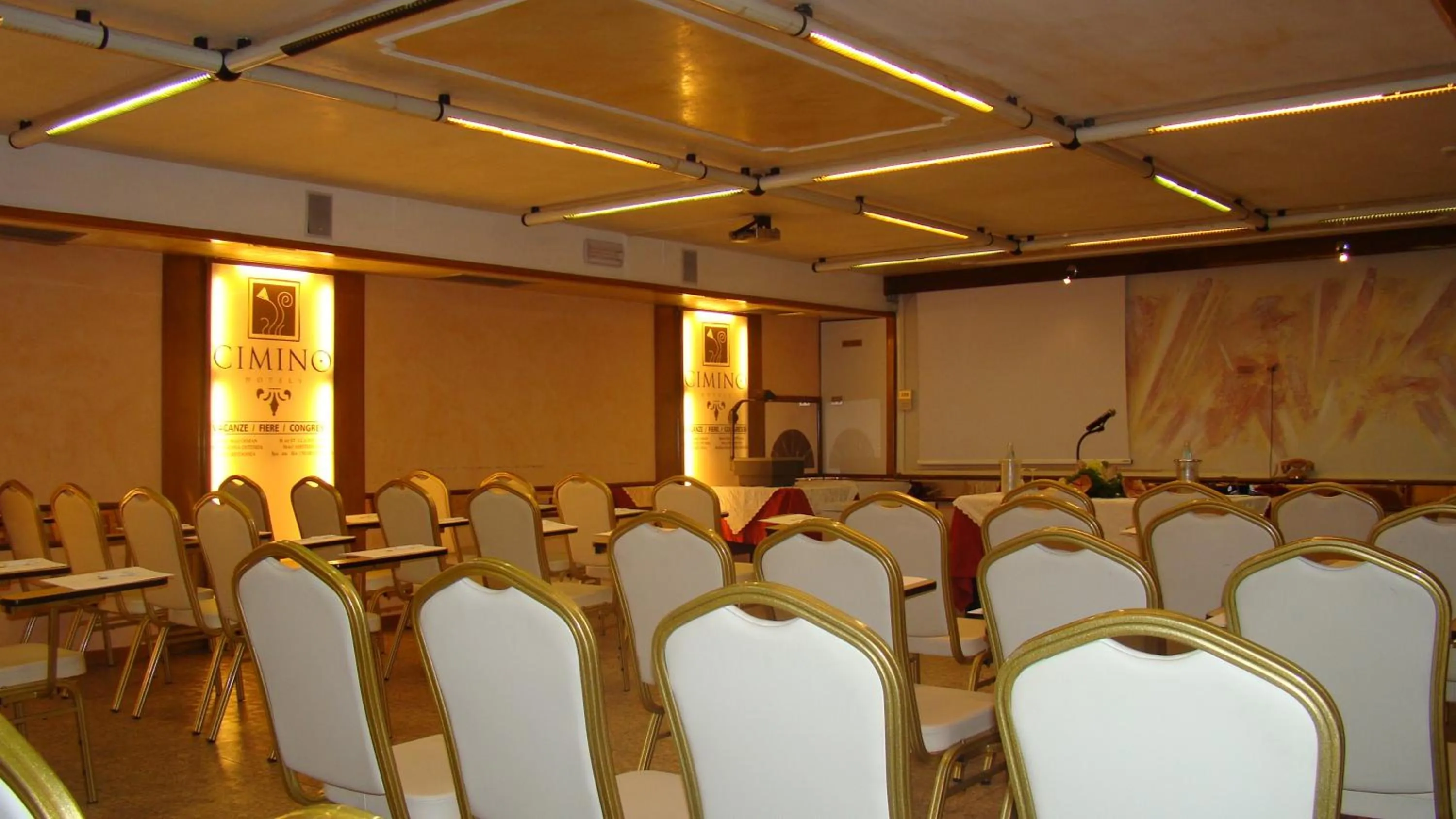 Business facilities in Hotel Vienna Ostenda e Ristorante il Danubio