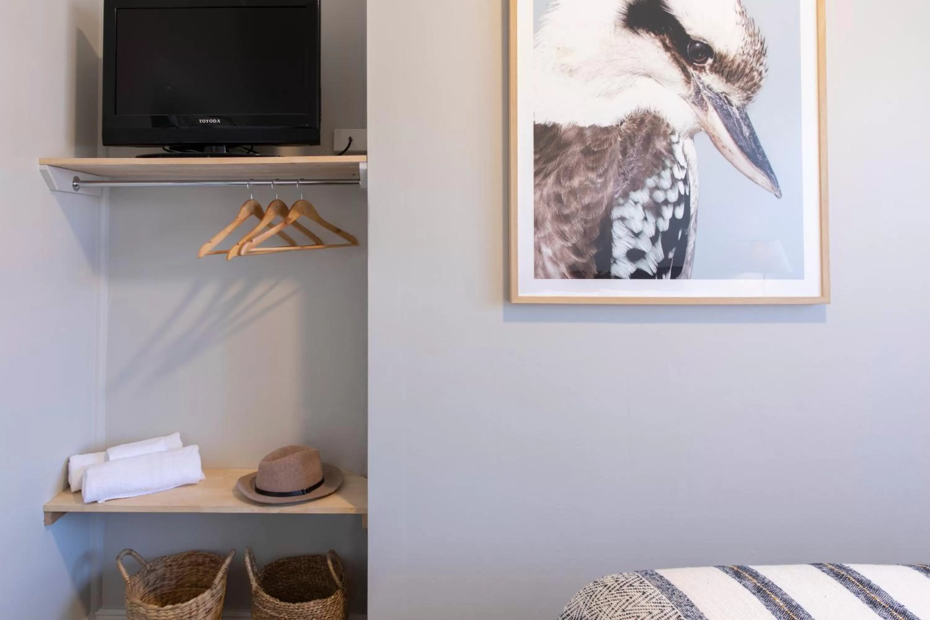 TV and multimedia in Robertson Public House and Kitchen