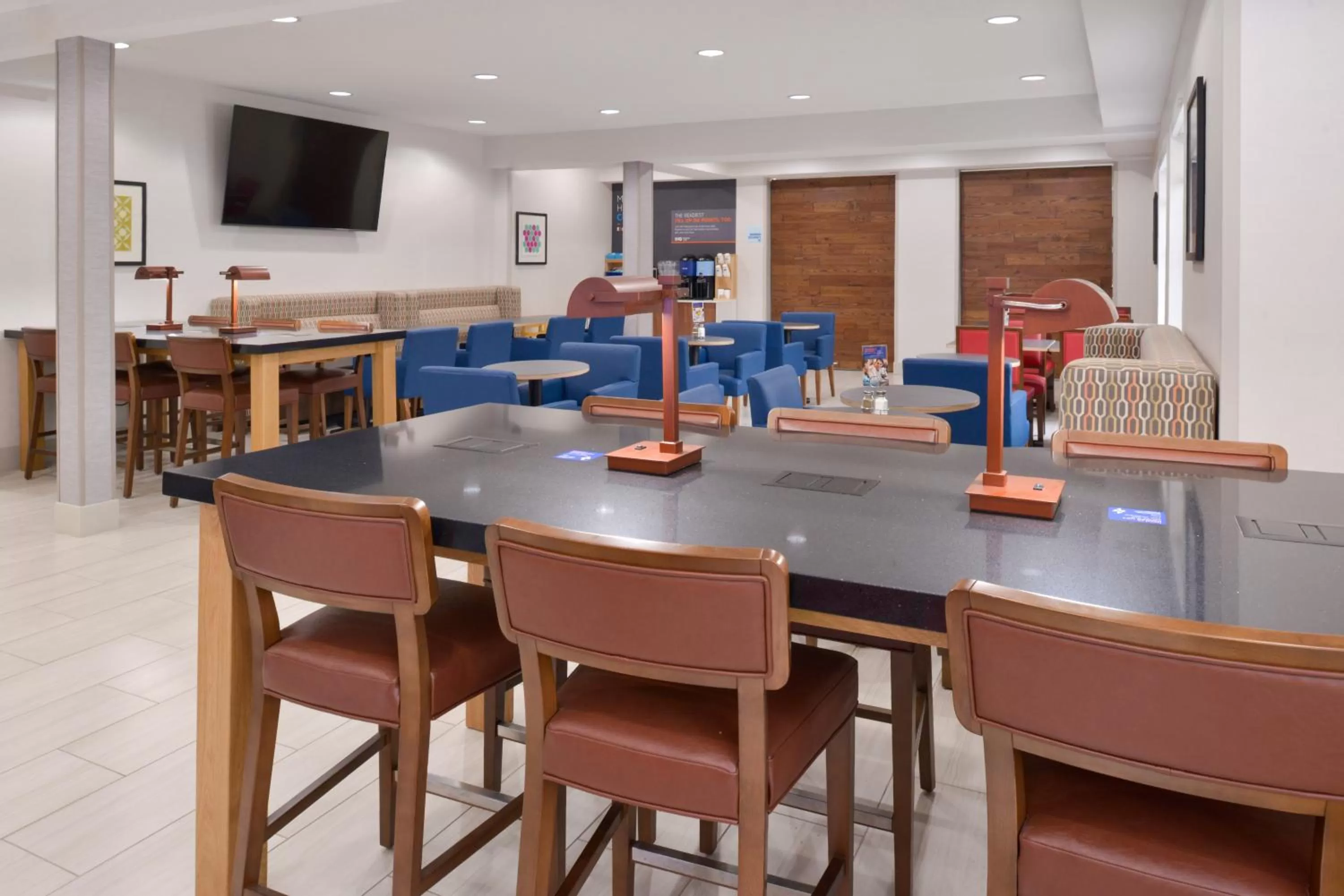 Breakfast in Holiday Inn Express Wixom by IHG