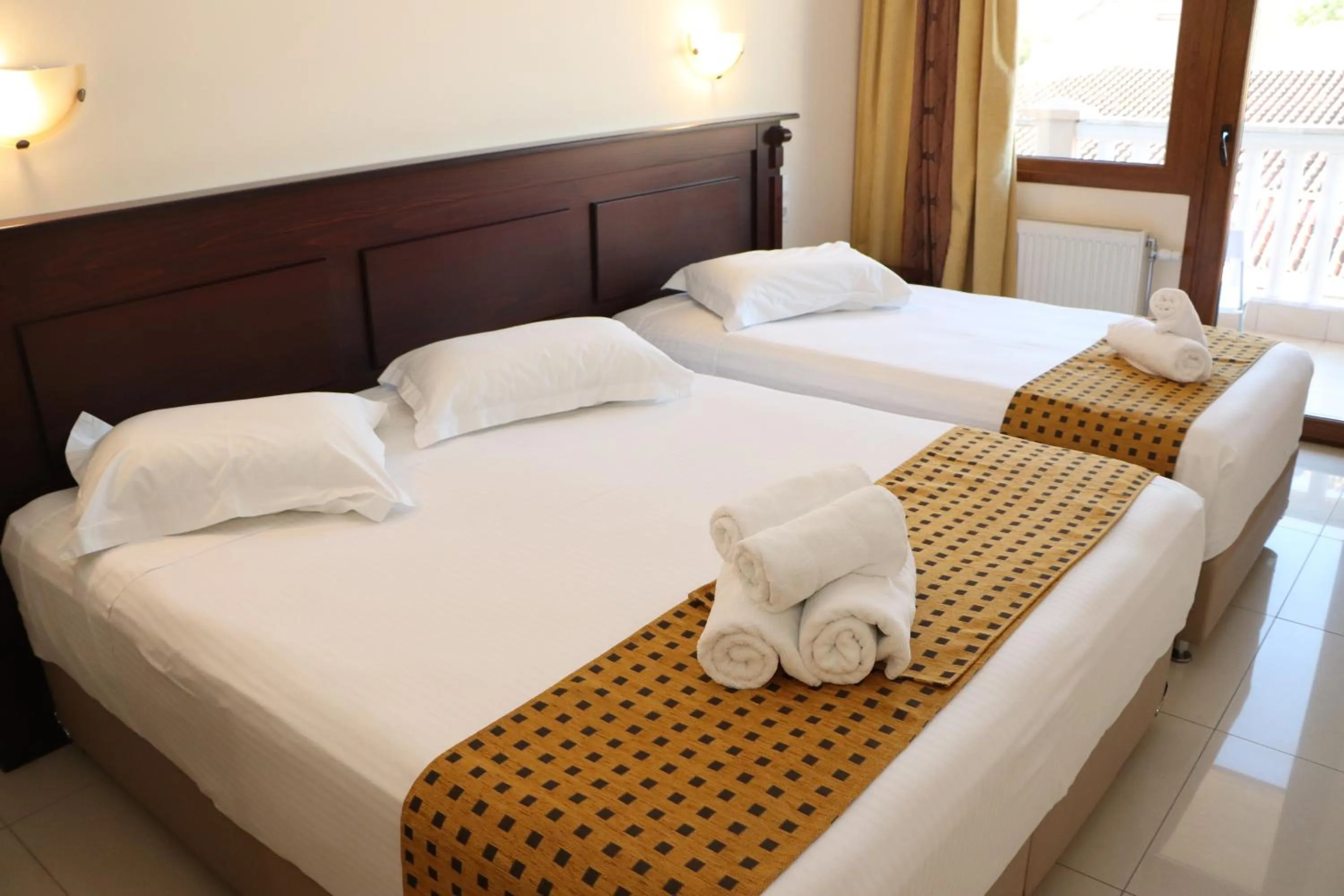 Bed in Hotel Kosta Famissi